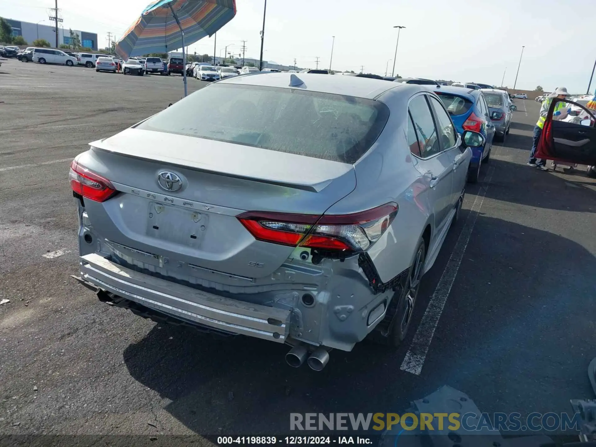 4 fotografías del automóvil dañado 4T1G11AKXMU425270 TOYOTA CAMRY 2021