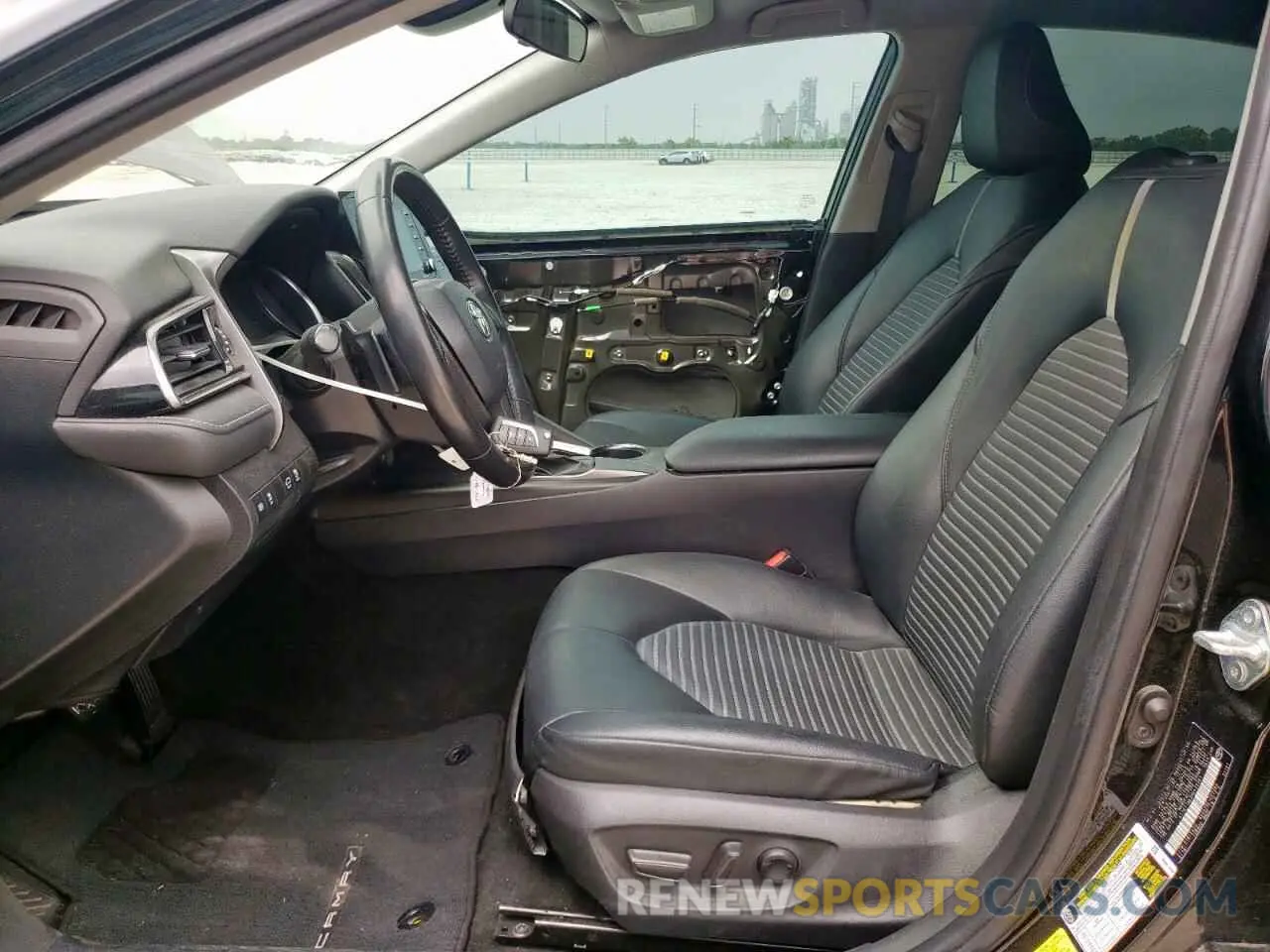 7 fotografías del automóvil dañado 4T1G11AKXMU425981 TOYOTA CAMRY 2021