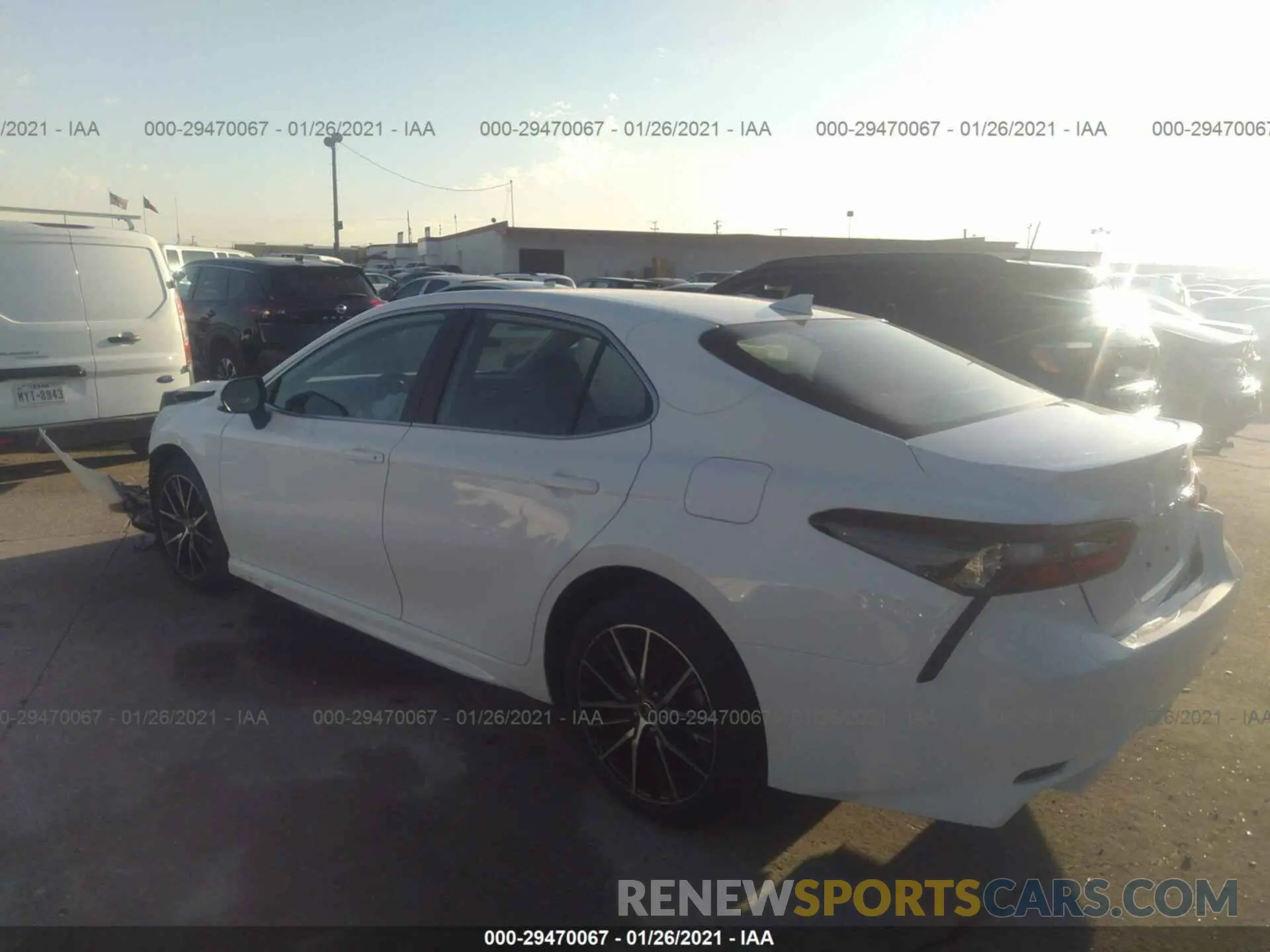 3 fotografías del automóvil dañado 4T1G11AKXMU426046 TOYOTA CAMRY 2021