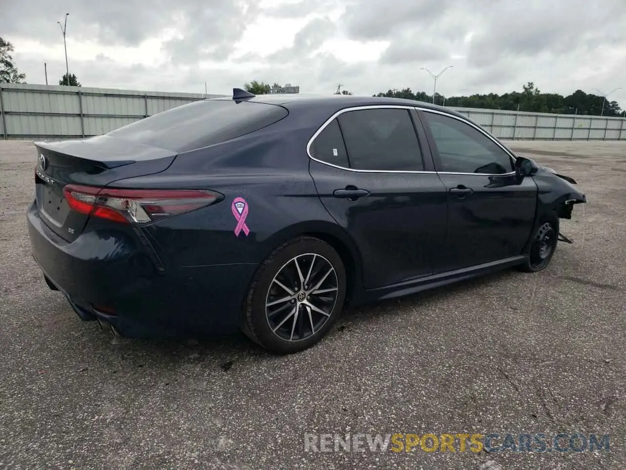 3 fotografías del automóvil dañado 4T1G11AKXMU434731 TOYOTA CAMRY 2021