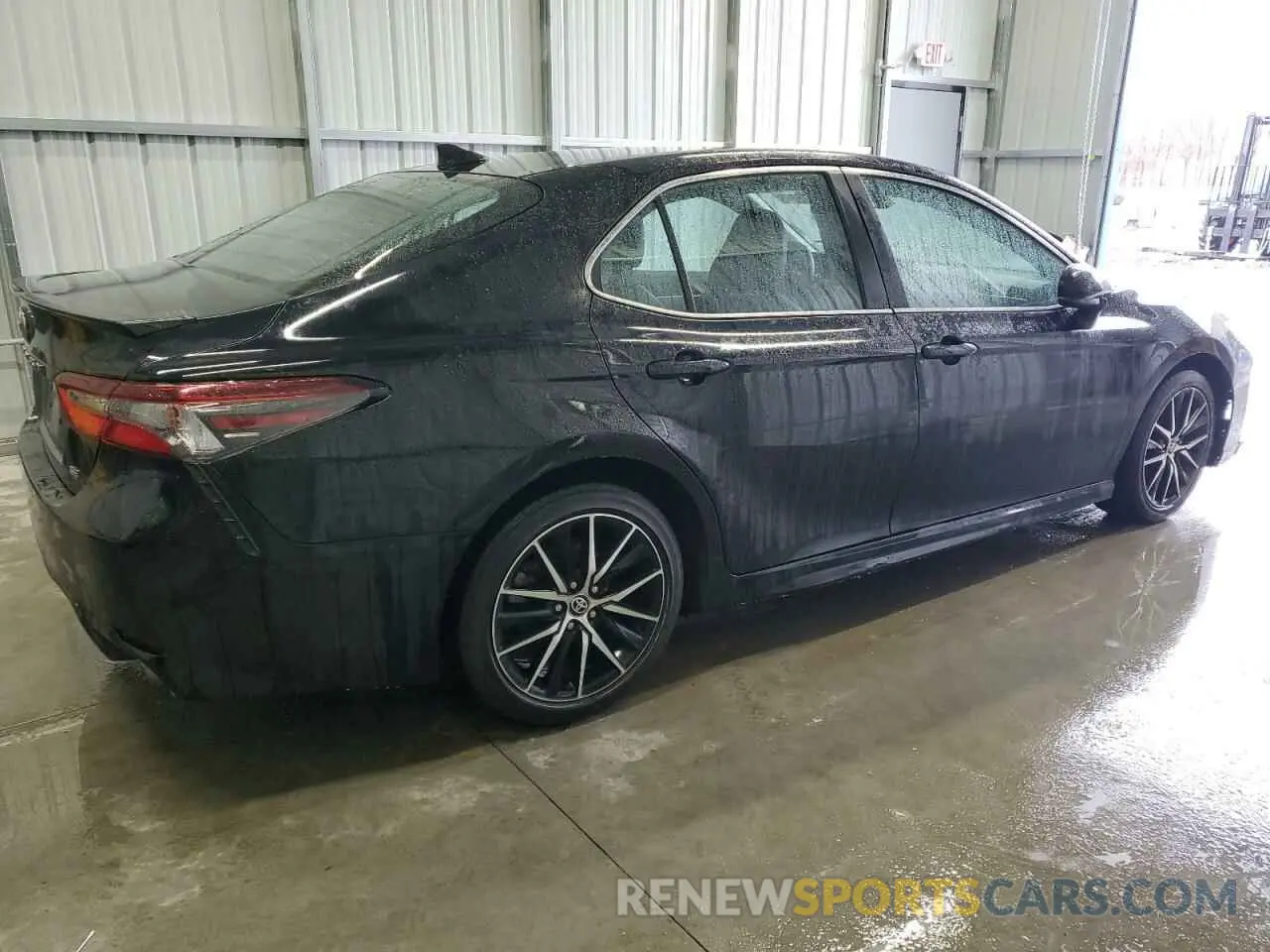 3 fotografías del automóvil dañado 4T1G11AKXMU443106 TOYOTA CAMRY 2021