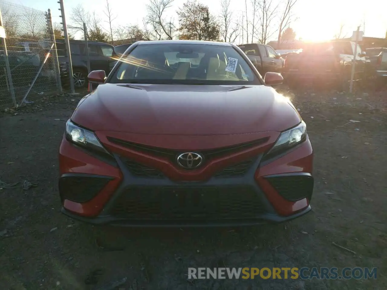 5 fotografías del automóvil dañado 4T1G11AKXMU443459 TOYOTA CAMRY 2021