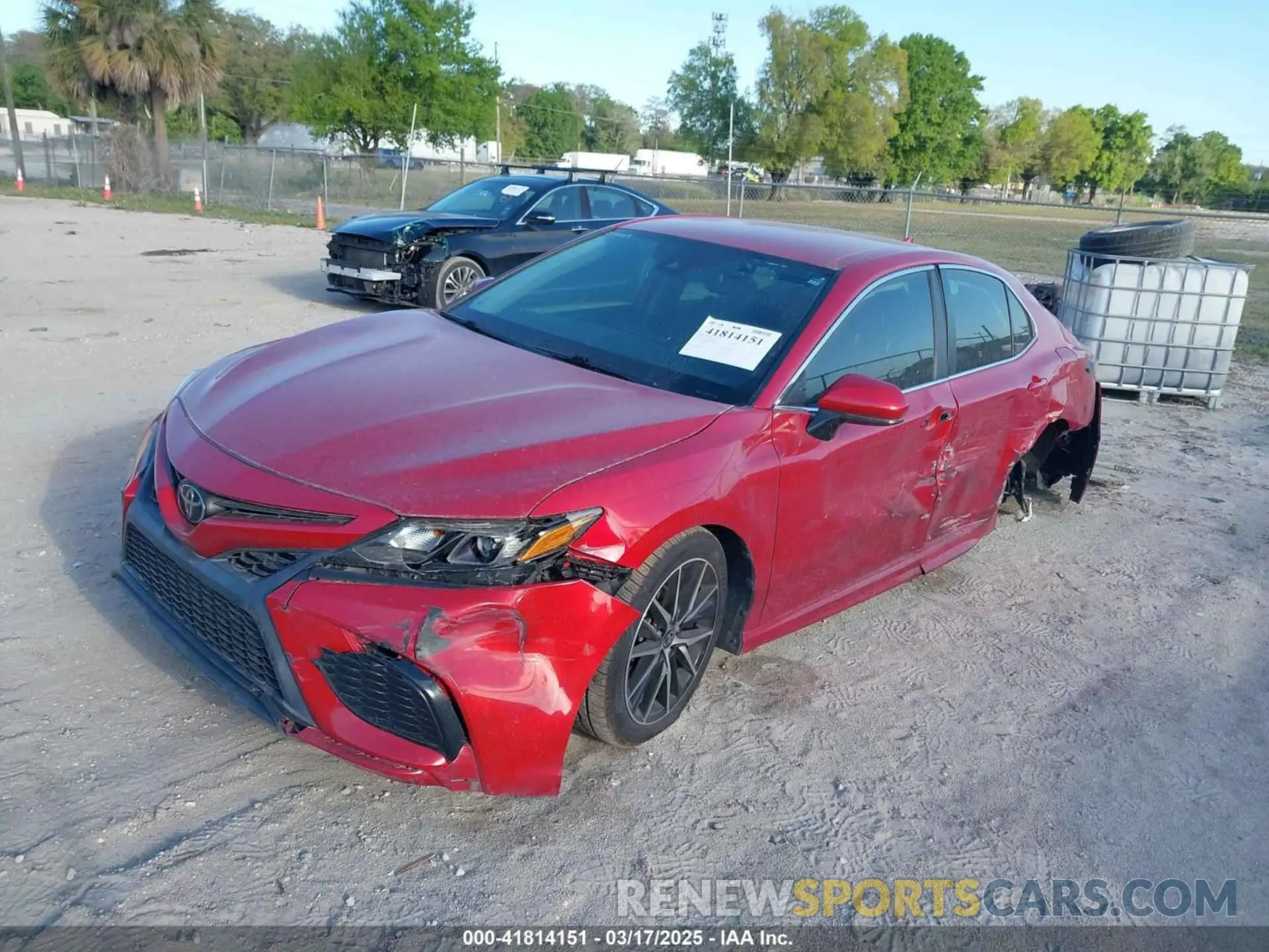 2 fotografías del automóvil dañado 4T1G11AKXMU443669 TOYOTA CAMRY 2021