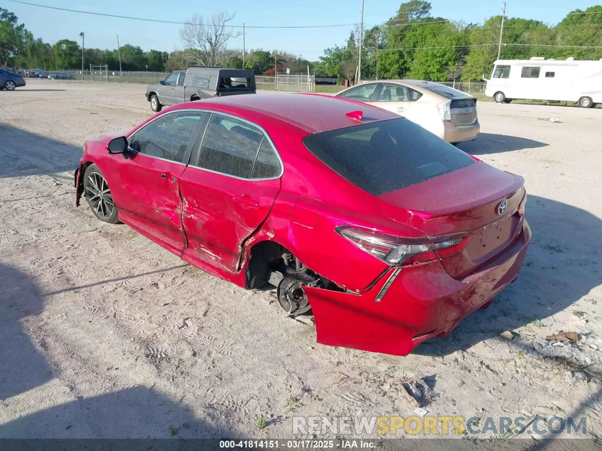 3 fotografías del automóvil dañado 4T1G11AKXMU443669 TOYOTA CAMRY 2021