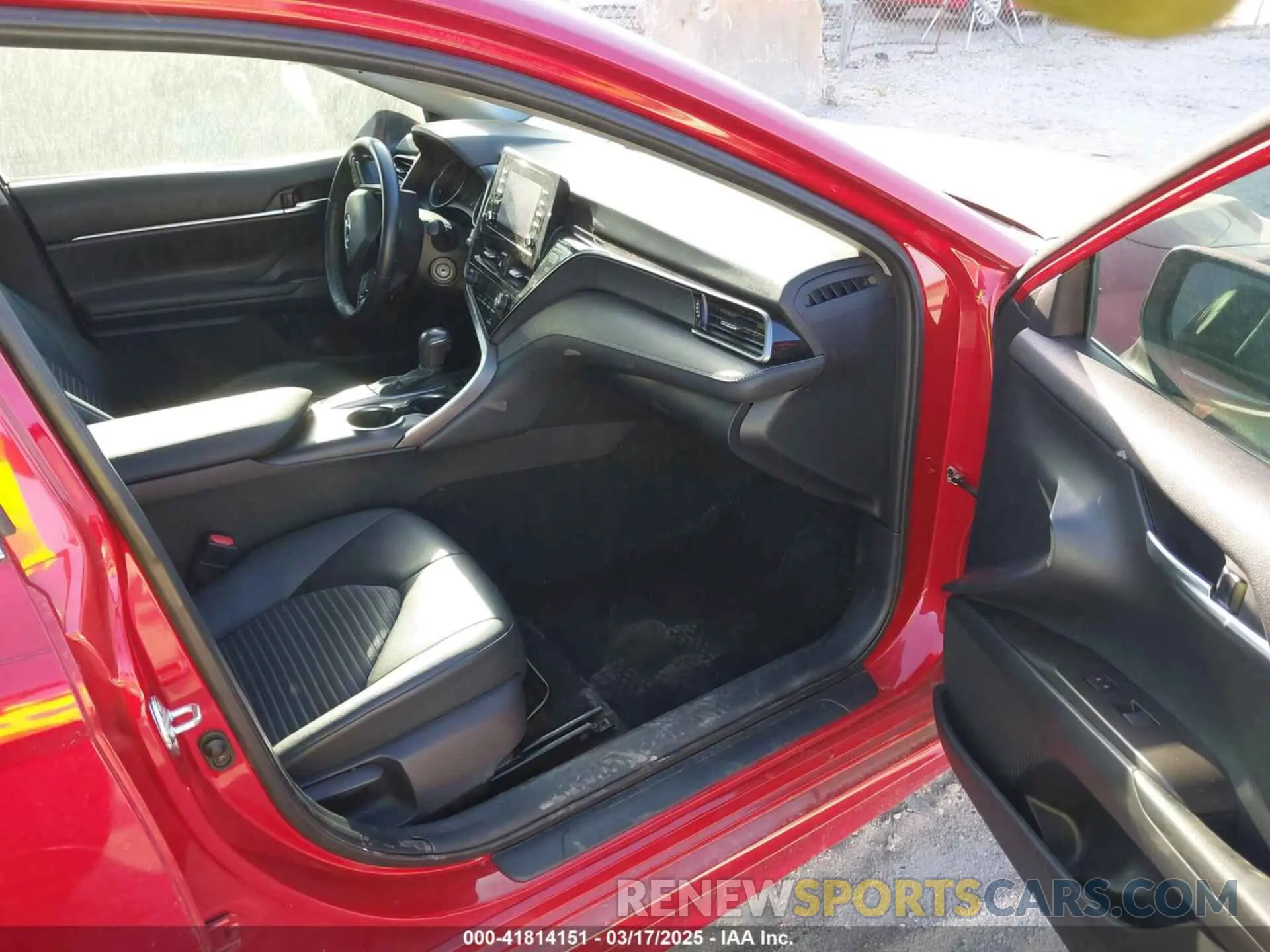 5 fotografías del automóvil dañado 4T1G11AKXMU443669 TOYOTA CAMRY 2021