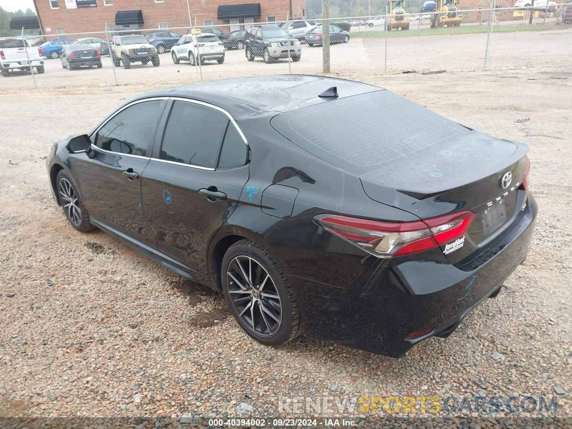 3 fotografías del automóvil dañado 4T1G11AKXMU449245 TOYOTA CAMRY 2021