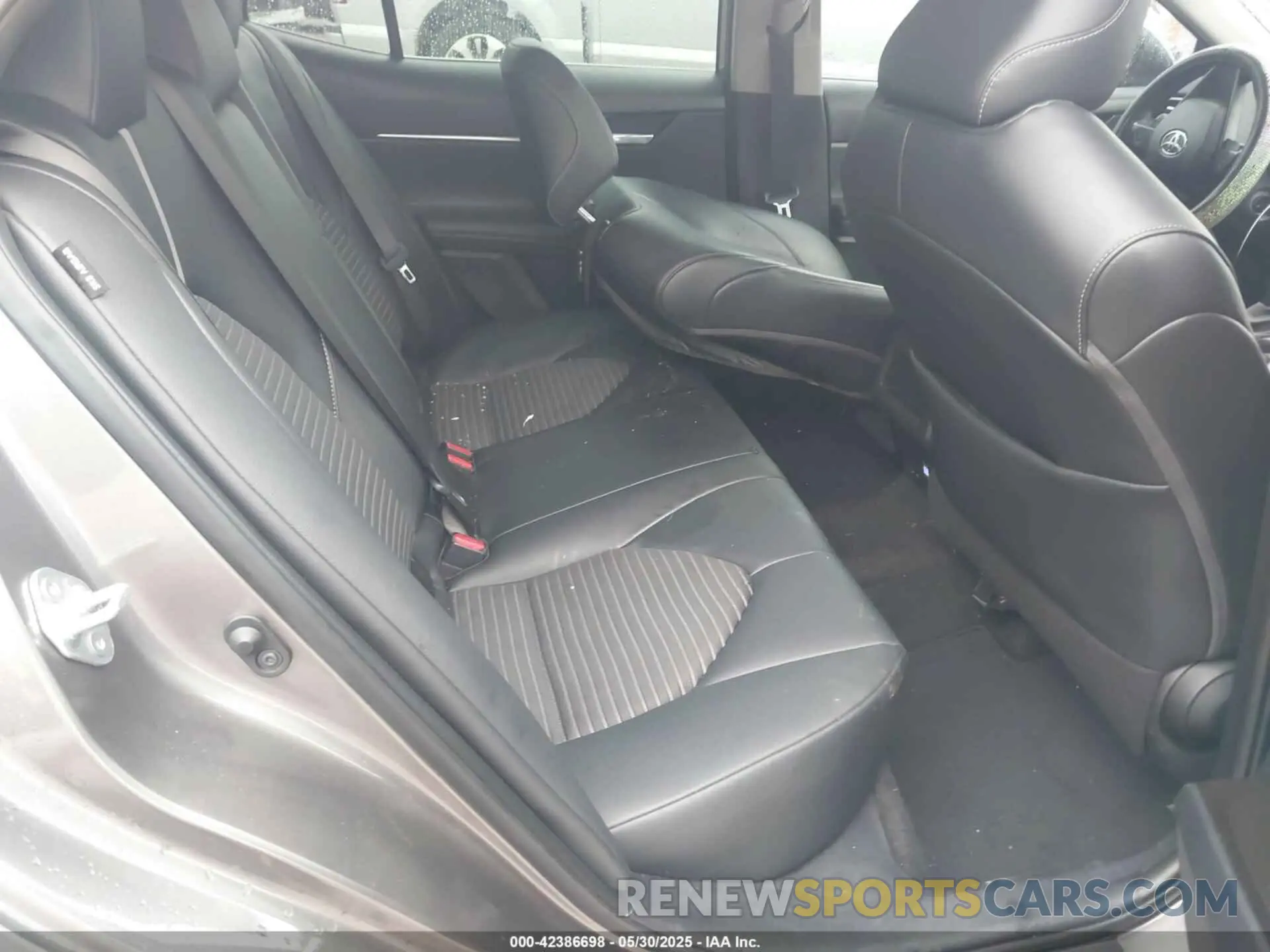 8 fotografías del automóvil dañado 4T1G11AKXMU452078 TOYOTA CAMRY 2021