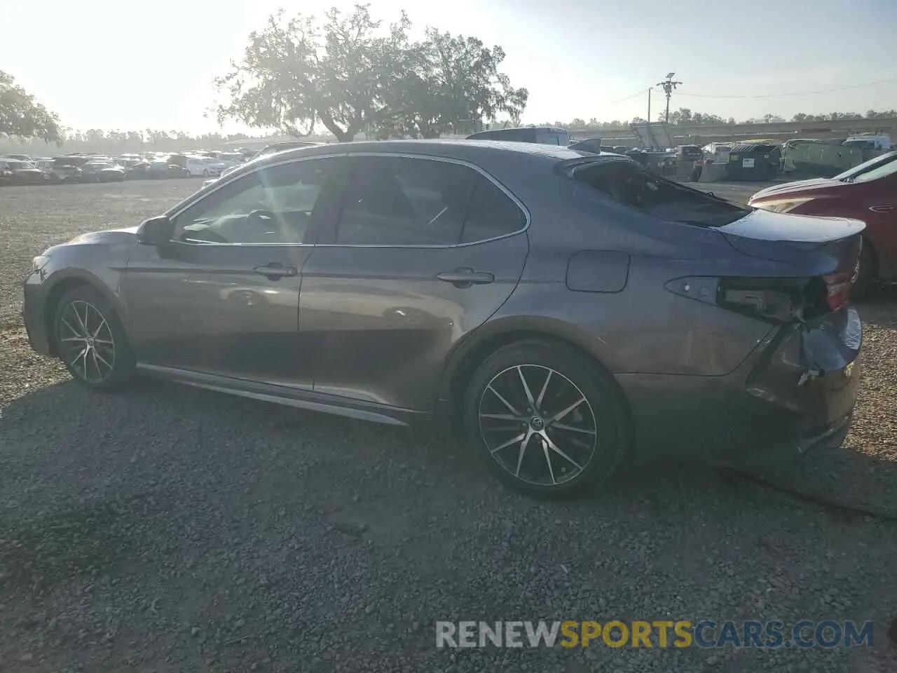 2 fotografías del automóvil dañado 4T1G11AKXMU459709 TOYOTA CAMRY 2021