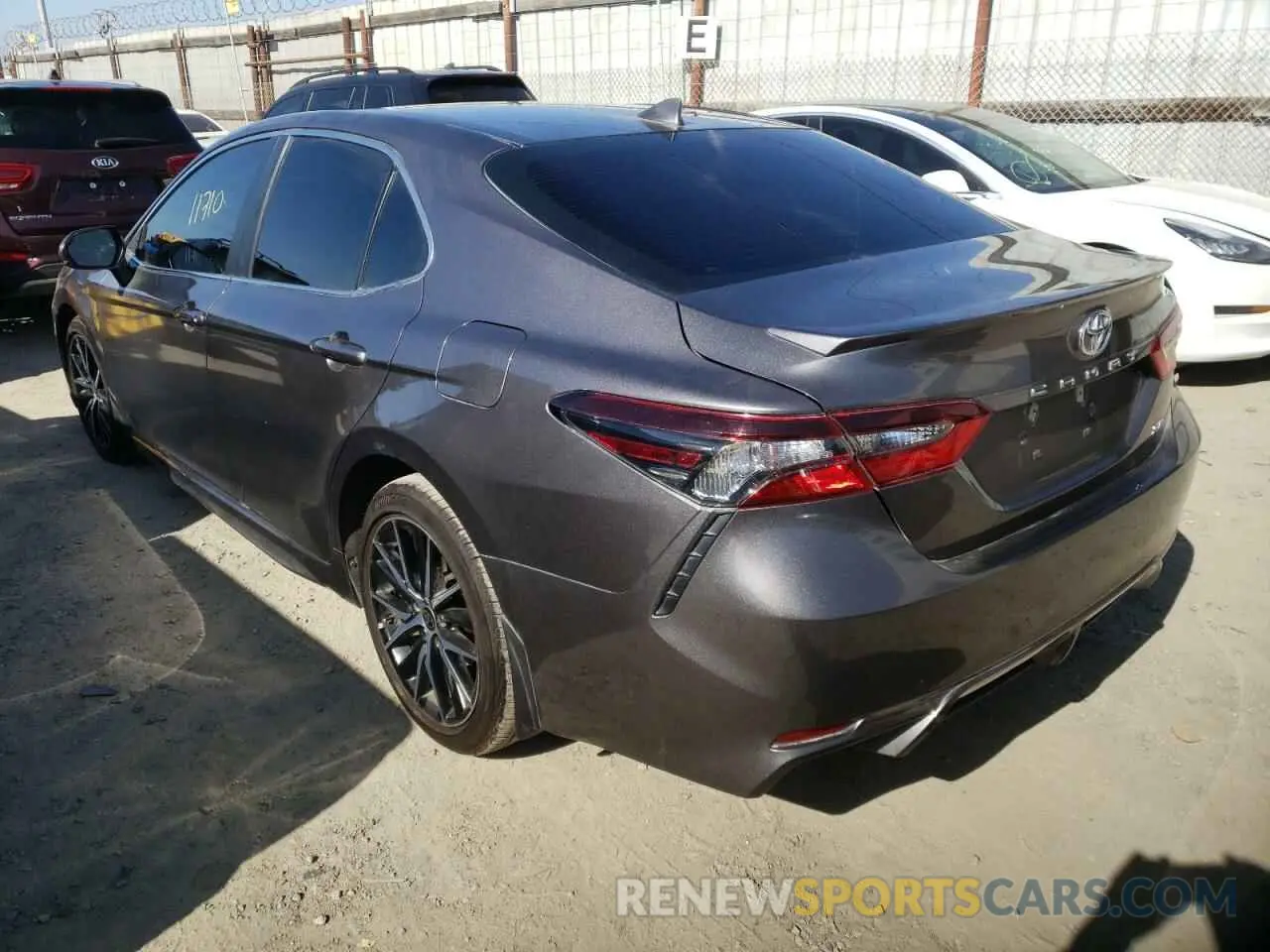 3 fotografías del automóvil dañado 4T1G11AKXMU463209 TOYOTA CAMRY 2021