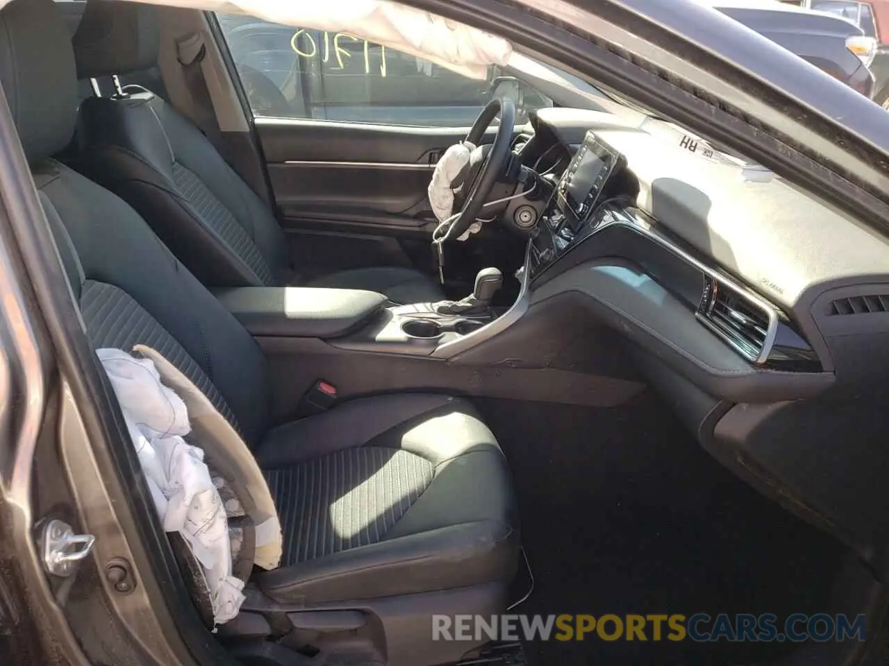 5 fotografías del automóvil dañado 4T1G11AKXMU463209 TOYOTA CAMRY 2021