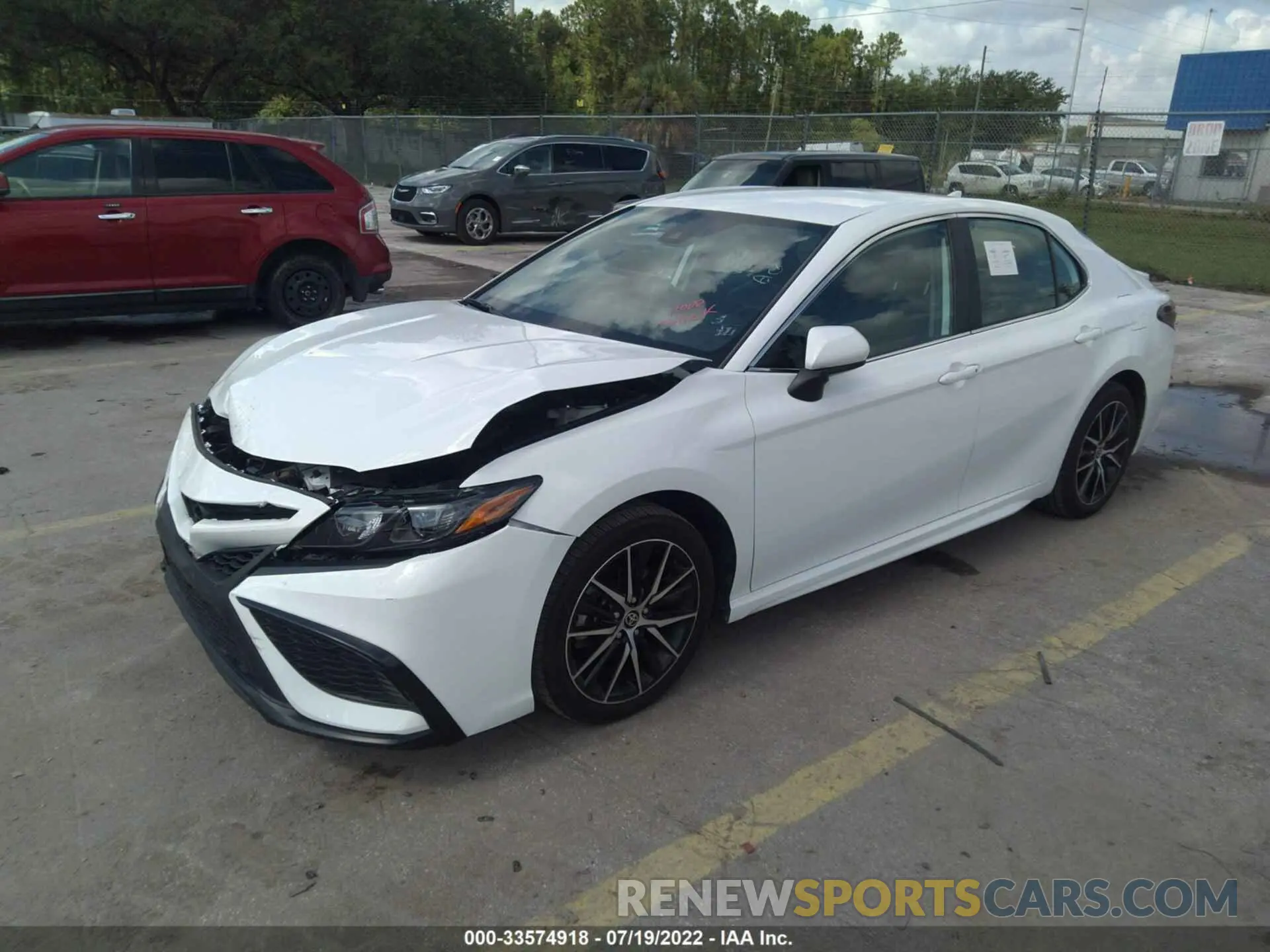 2 fotografías del automóvil dañado 4T1G11AKXMU466773 TOYOTA CAMRY 2021