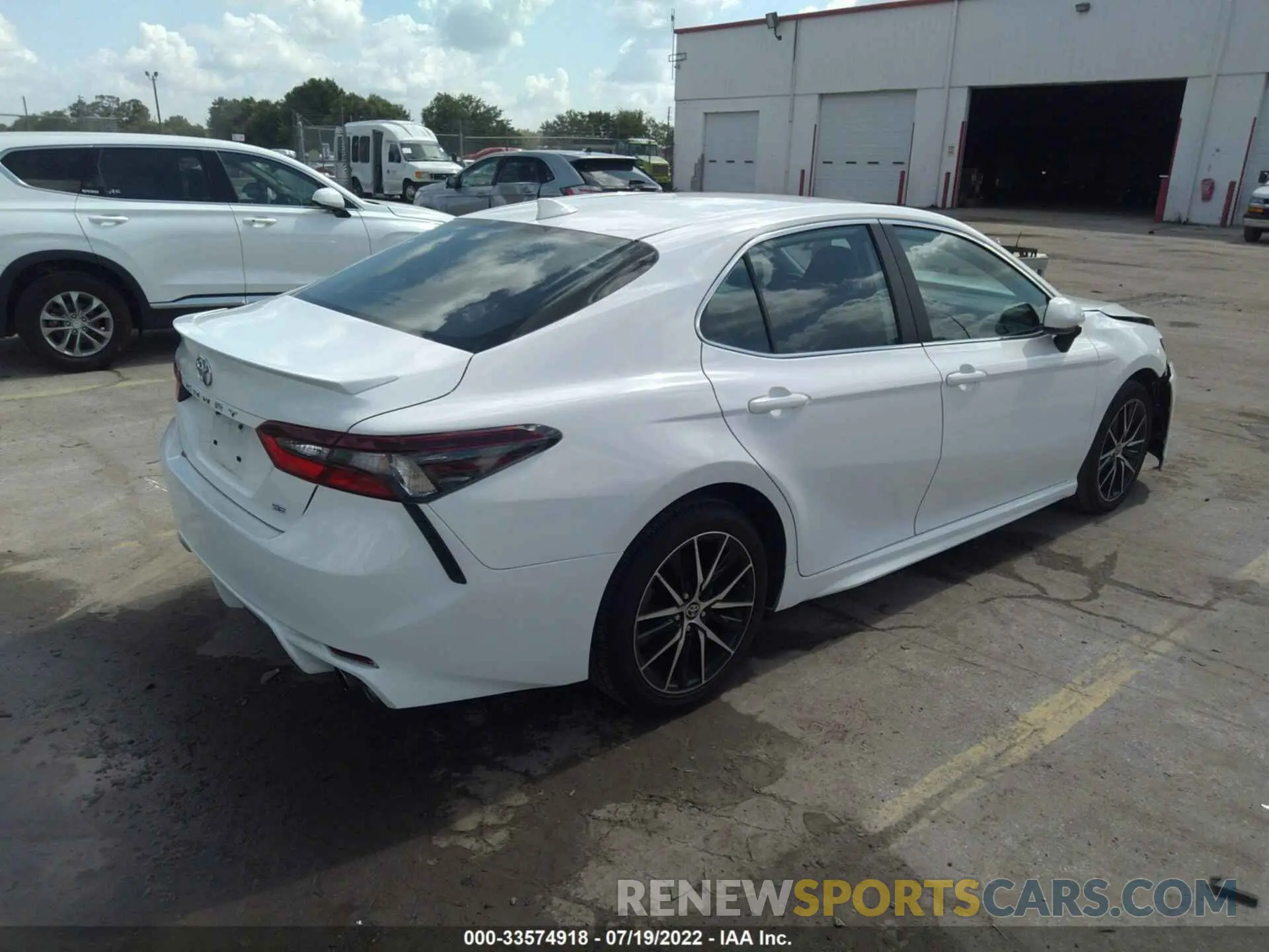 4 fotografías del automóvil dañado 4T1G11AKXMU466773 TOYOTA CAMRY 2021