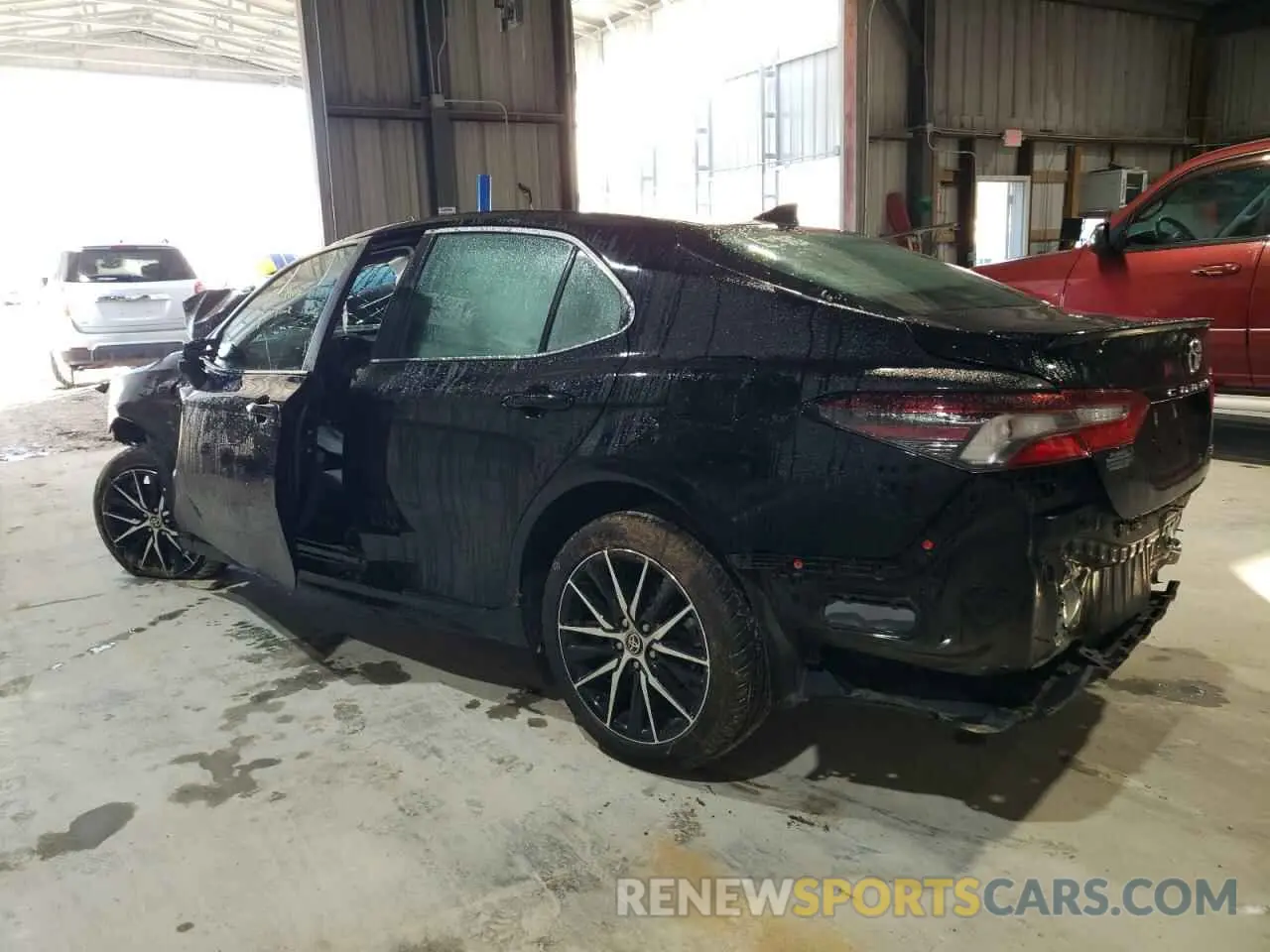 2 fotografías del automóvil dañado 4T1G11AKXMU477921 TOYOTA CAMRY 2021