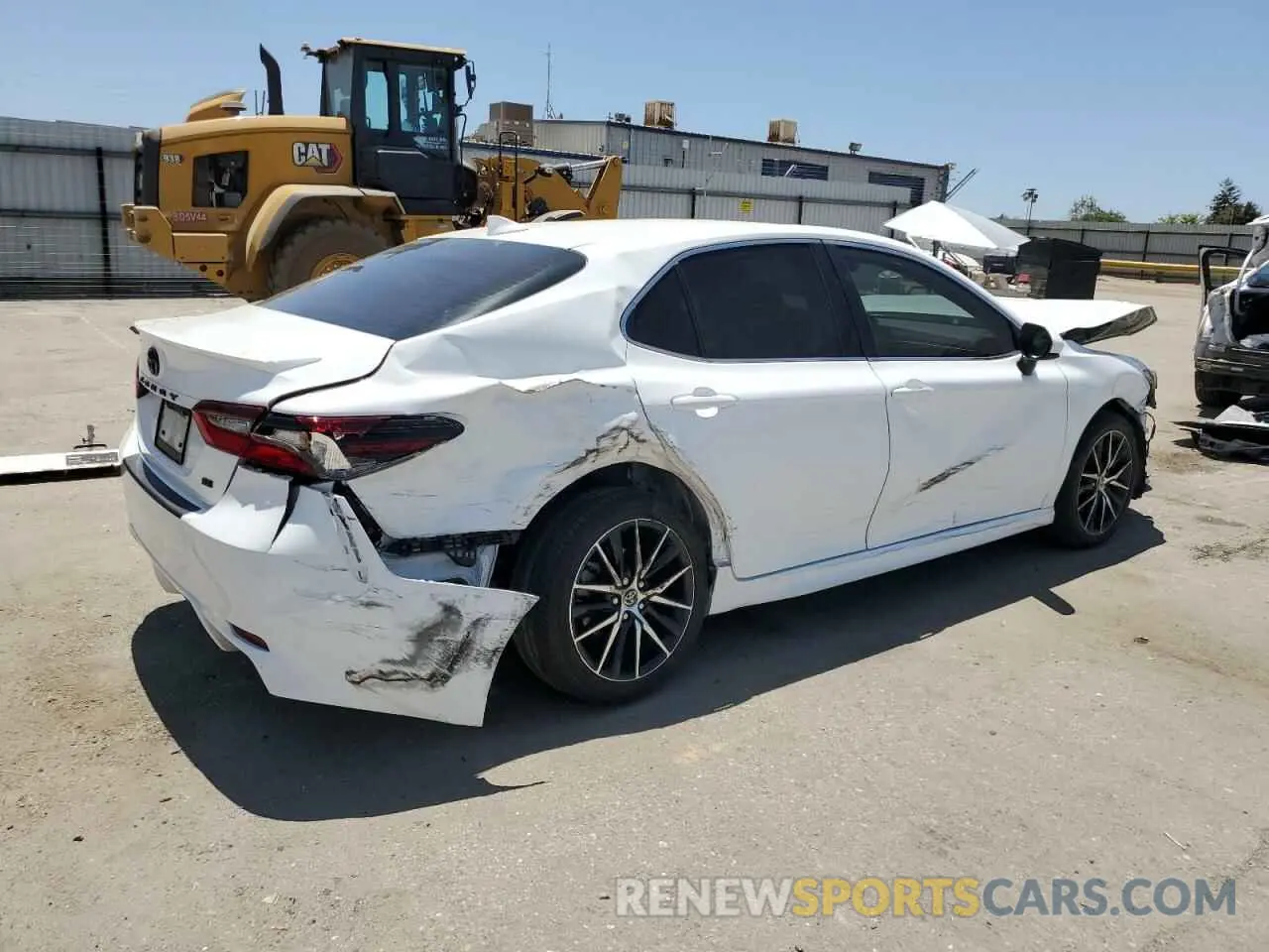 3 fotografías del automóvil dañado 4T1G11AKXMU558112 TOYOTA CAMRY 2021