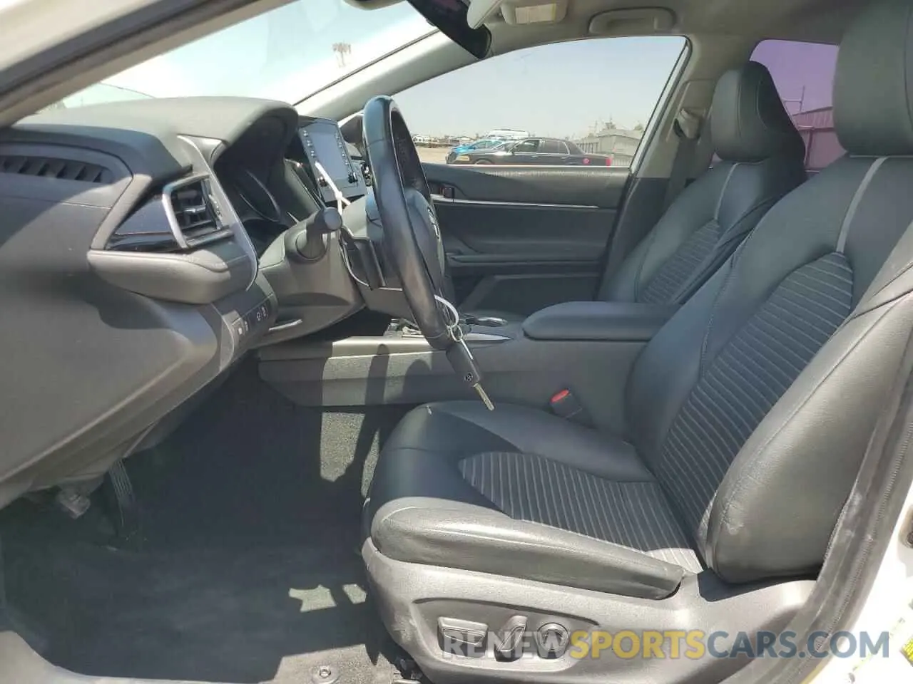 7 fotografías del automóvil dañado 4T1G11AKXMU558112 TOYOTA CAMRY 2021