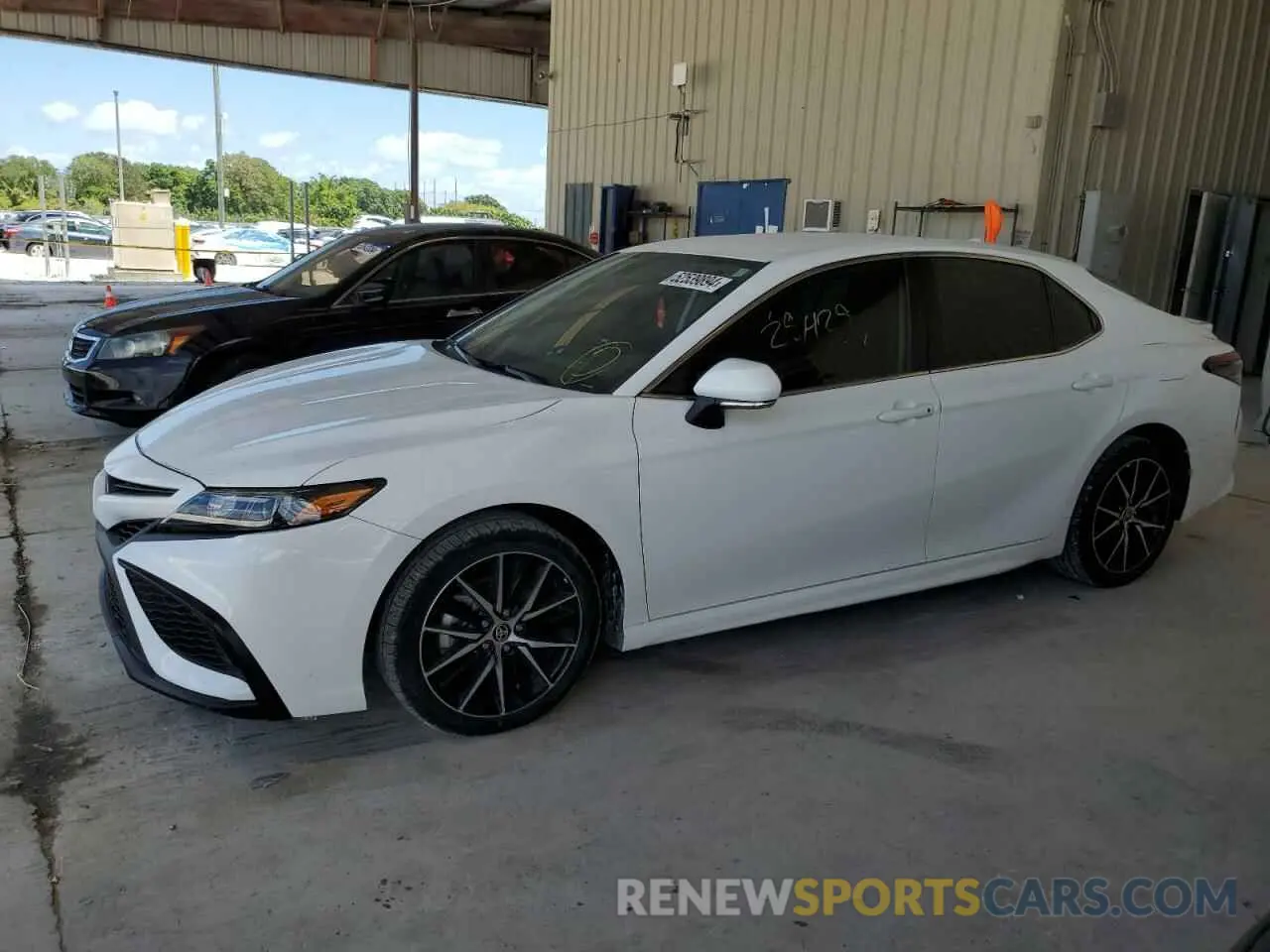 1 fotografías del automóvil dañado 4T1G11AKXMU559759 TOYOTA CAMRY 2021