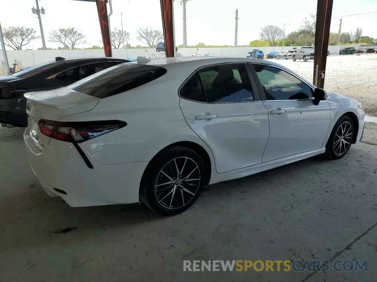 3 fotografías del automóvil dañado 4T1G11AKXMU559759 TOYOTA CAMRY 2021