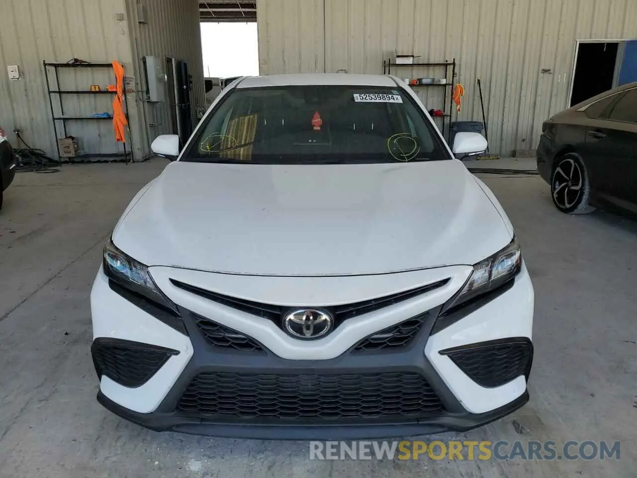 5 fotografías del automóvil dañado 4T1G11AKXMU559759 TOYOTA CAMRY 2021