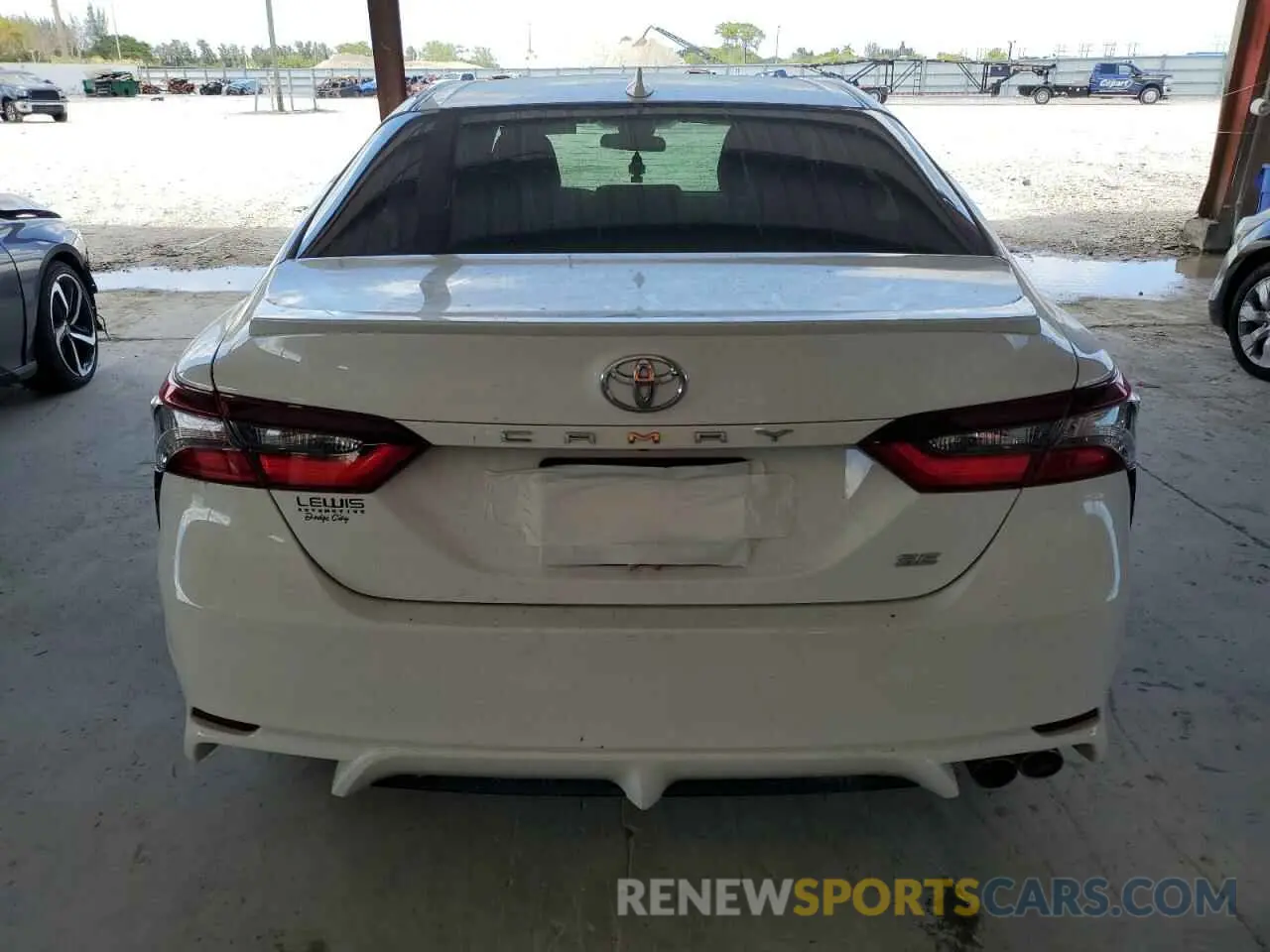6 fotografías del automóvil dañado 4T1G11AKXMU559759 TOYOTA CAMRY 2021