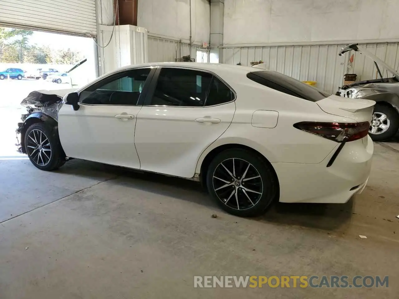 2 fotografías del automóvil dañado 4T1G11AKXMU562029 TOYOTA CAMRY 2021