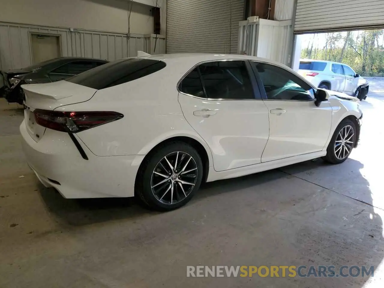 3 fotografías del automóvil dañado 4T1G11AKXMU562029 TOYOTA CAMRY 2021