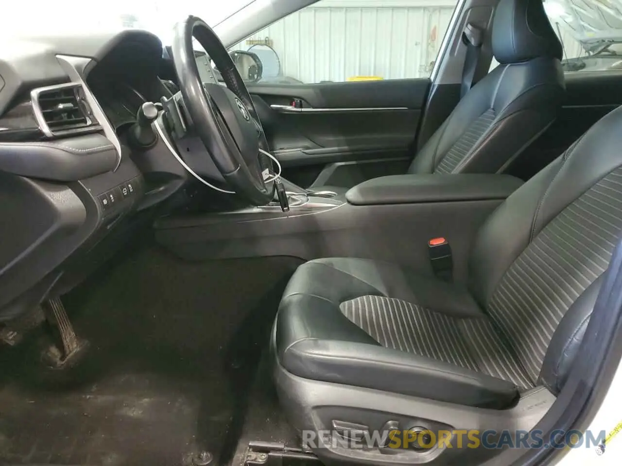7 fotografías del automóvil dañado 4T1G11AKXMU562029 TOYOTA CAMRY 2021