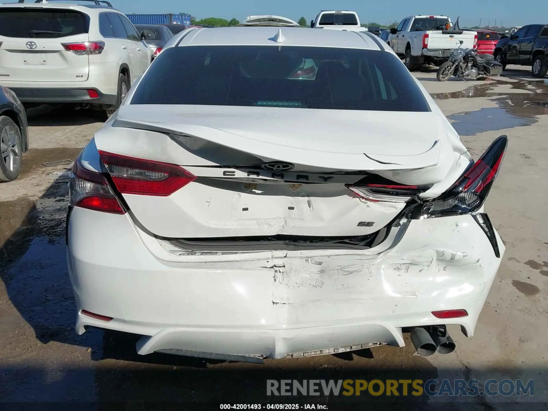 16 fotografías del automóvil dañado 4T1G11AKXMU574892 TOYOTA CAMRY 2021