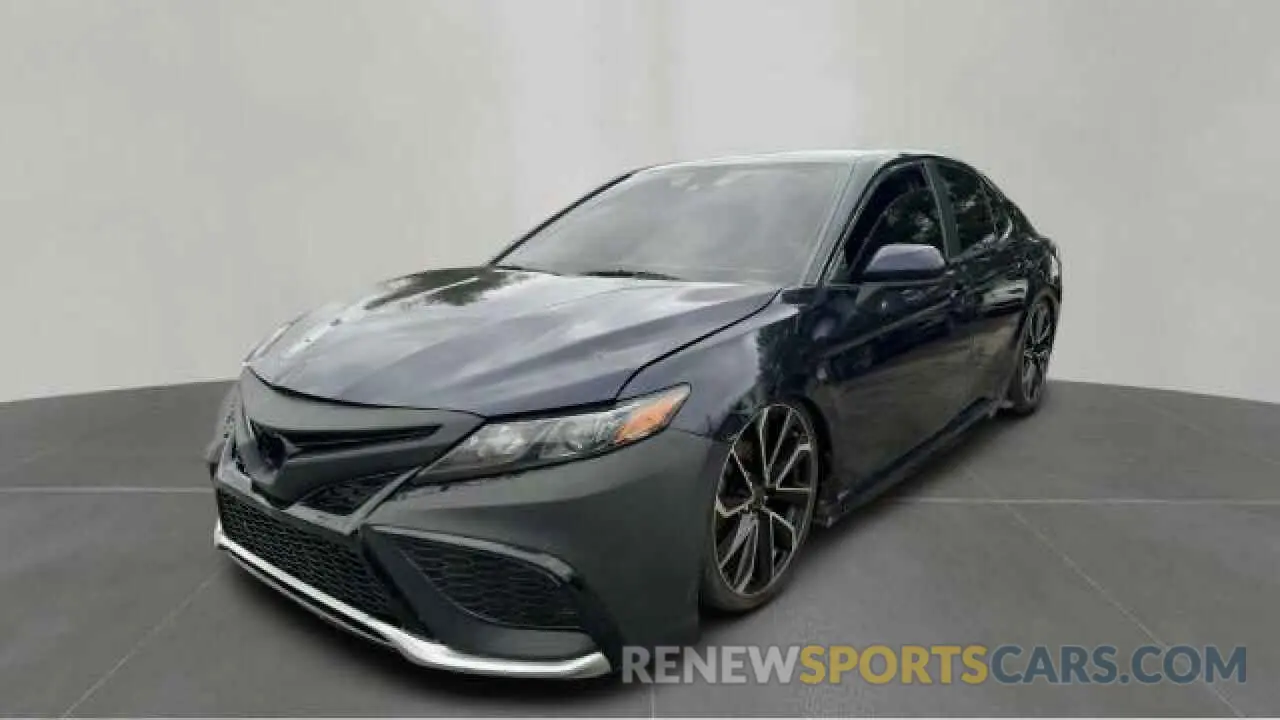 2 fotografías del automóvil dañado 4T1G11AKXMU581017 TOYOTA CAMRY 2021