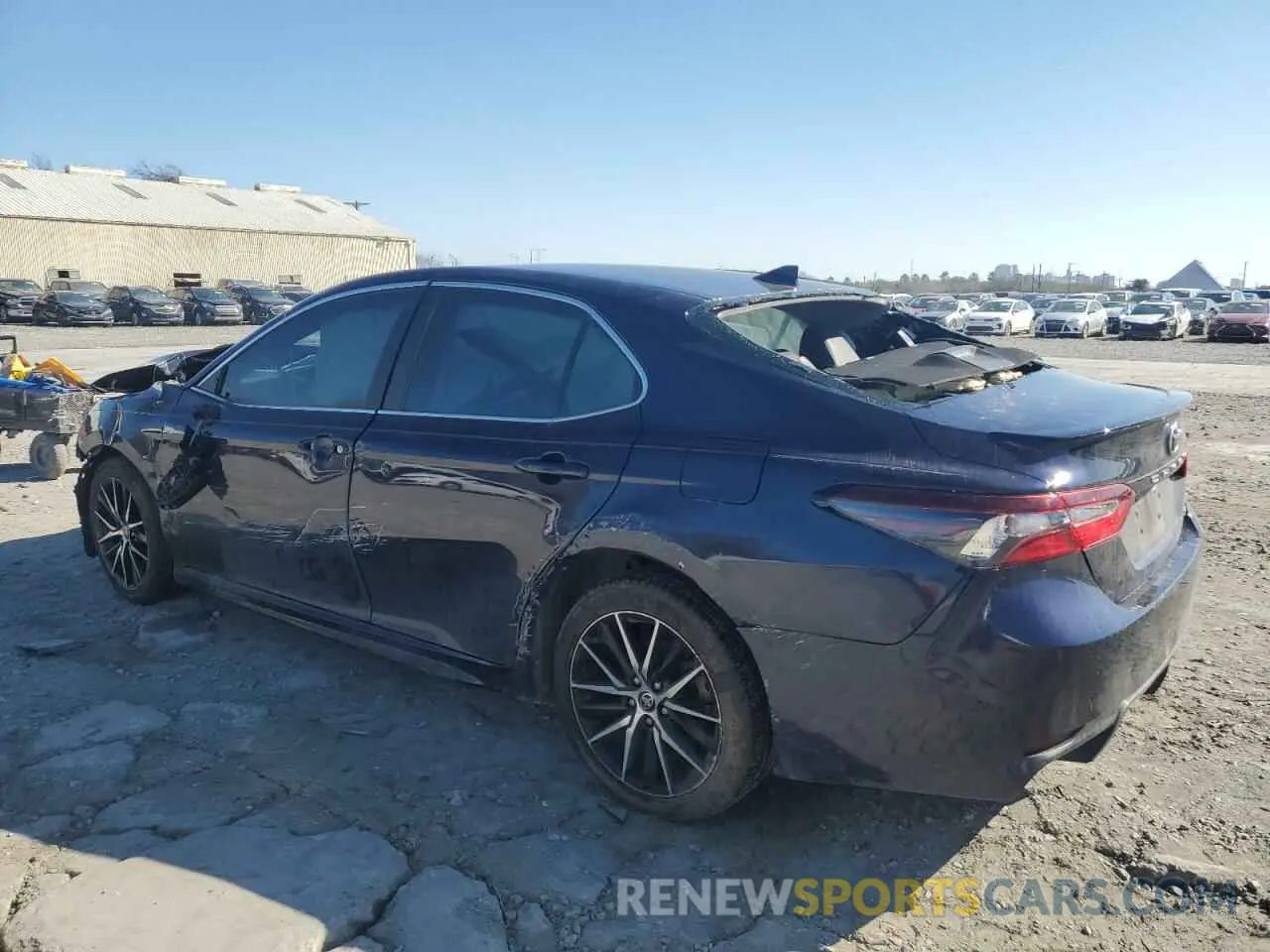 2 fotografías del automóvil dañado 4T1G11AKXMU591305 TOYOTA CAMRY 2021