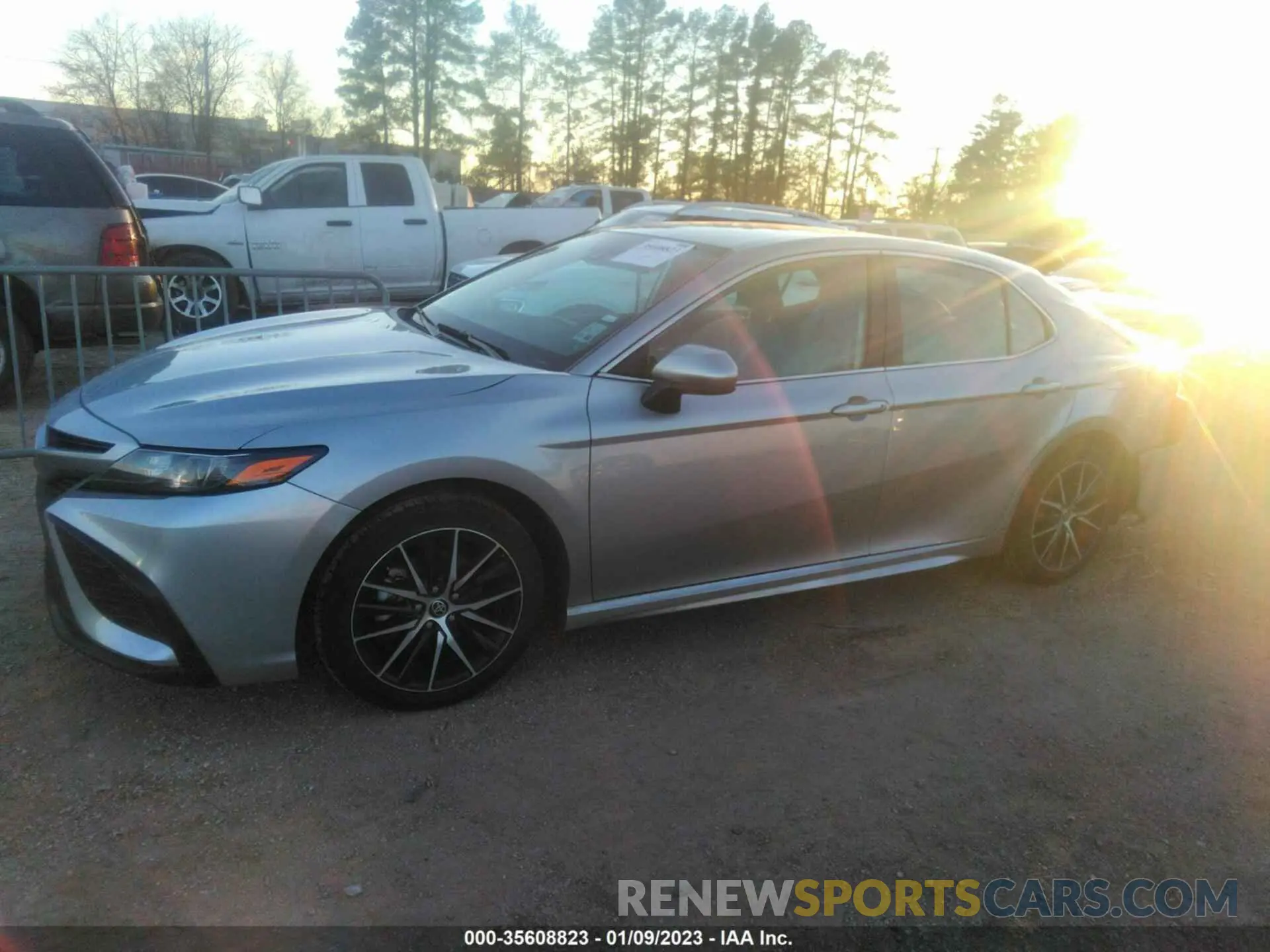 2 fotografías del automóvil dañado 4T1G11AKXMU594995 TOYOTA CAMRY 2021
