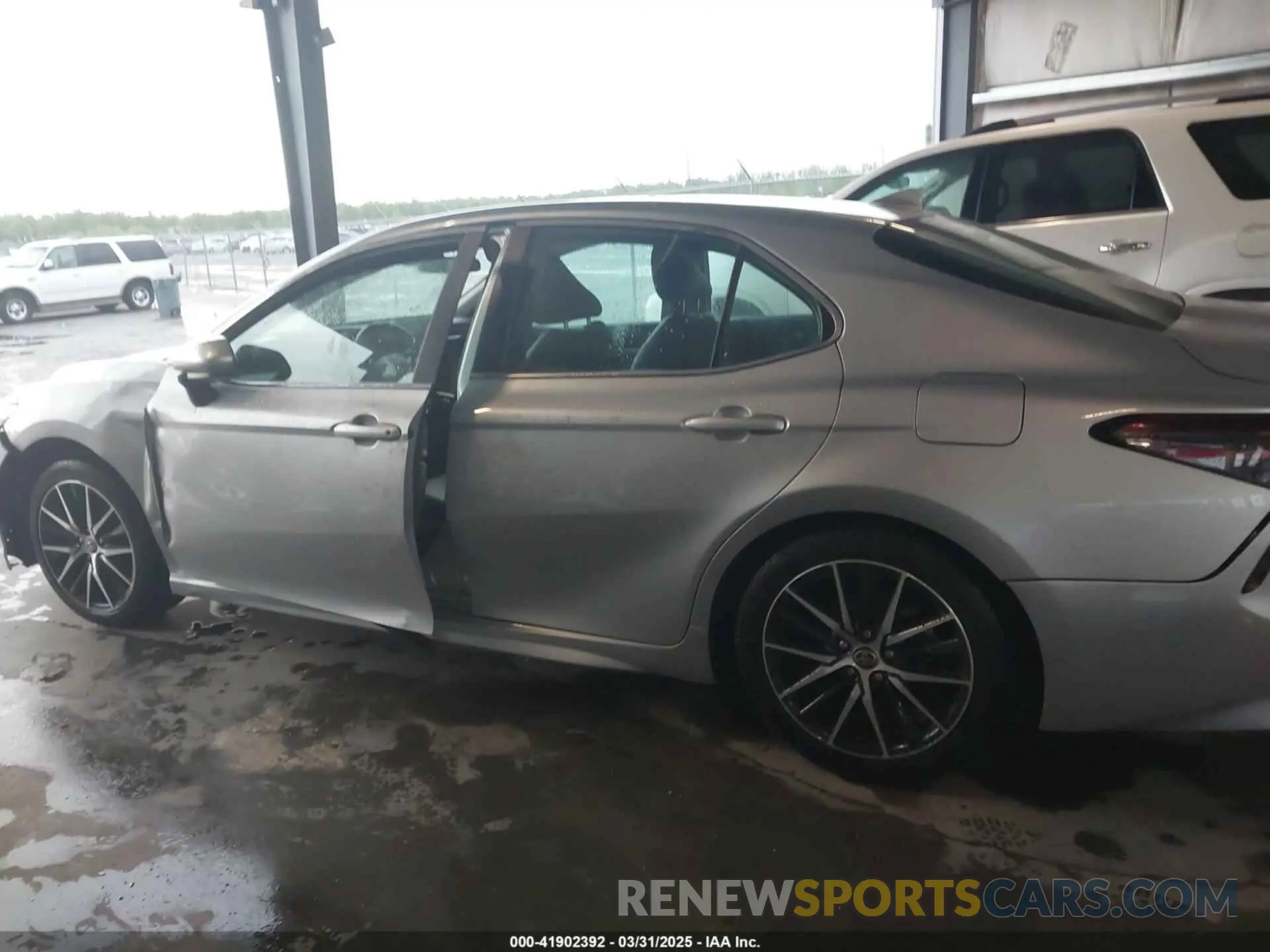 13 fotografías del automóvil dañado 4T1G11AKXMU599663 TOYOTA CAMRY 2021