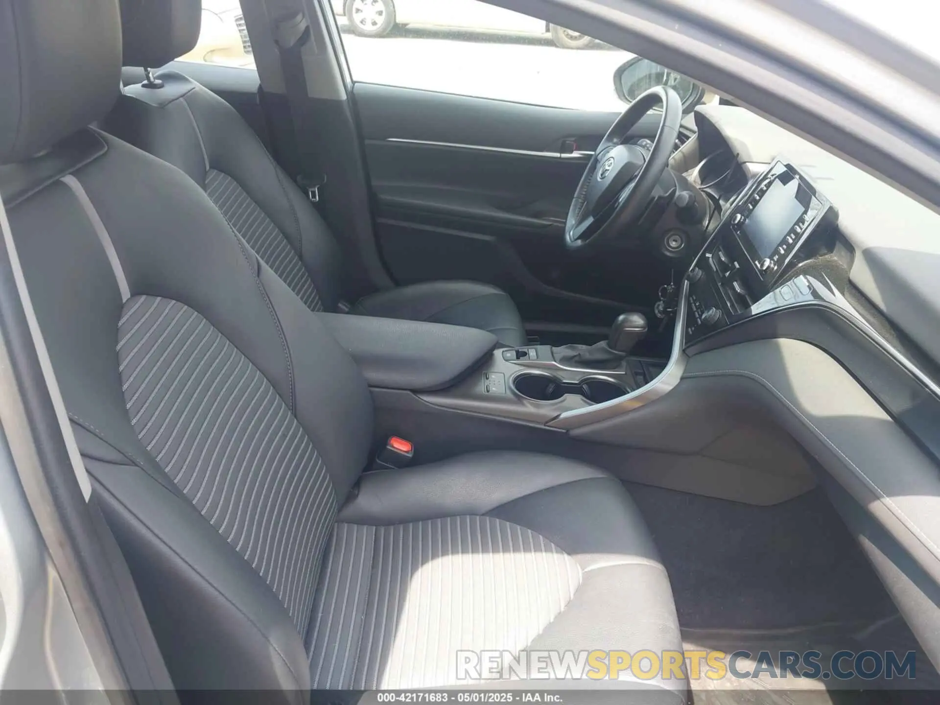 5 fotografías del automóvil dañado 4T1G11BK0MU023532 TOYOTA CAMRY 2021