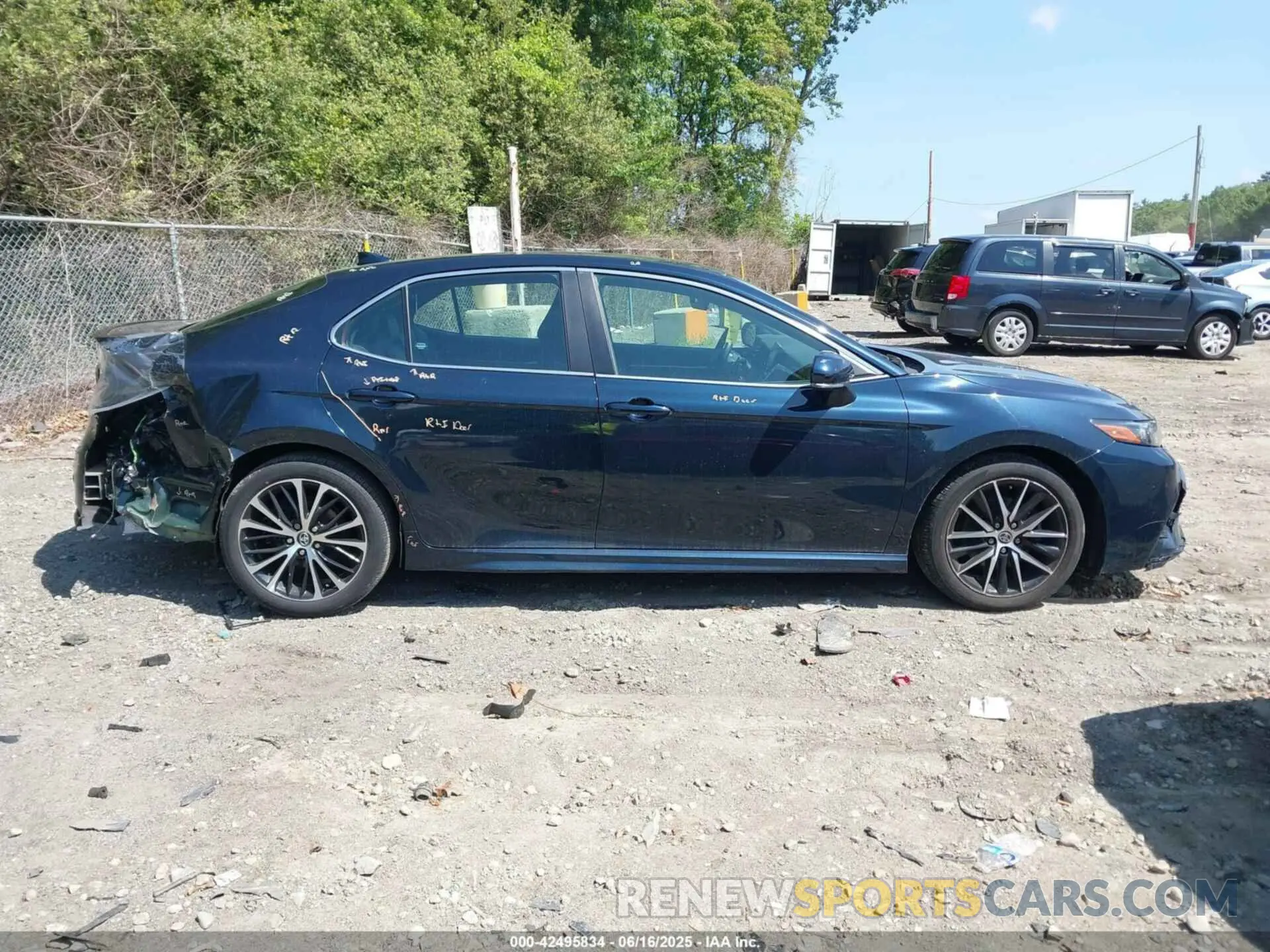 13 fotografías del automóvil dañado 4T1G11BK4MU042911 TOYOTA CAMRY 2021