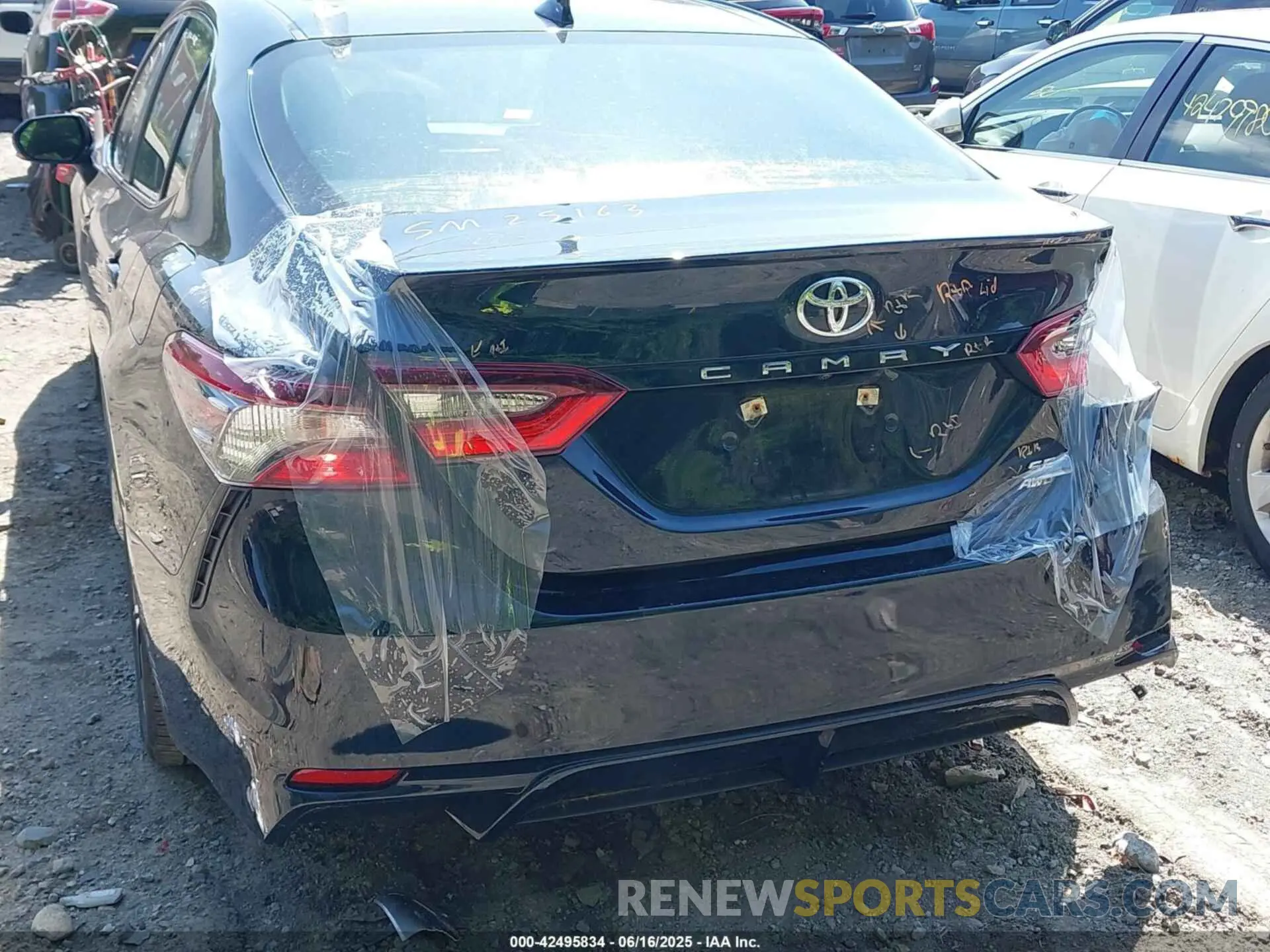 18 fotografías del automóvil dañado 4T1G11BK4MU042911 TOYOTA CAMRY 2021
