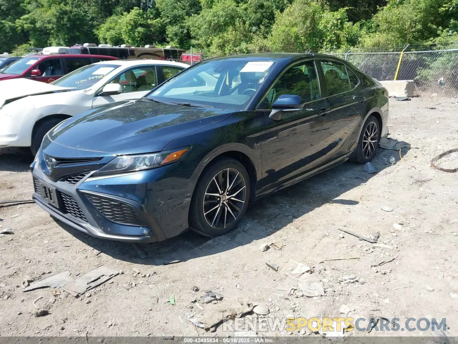 2 fotografías del automóvil dañado 4T1G11BK4MU042911 TOYOTA CAMRY 2021