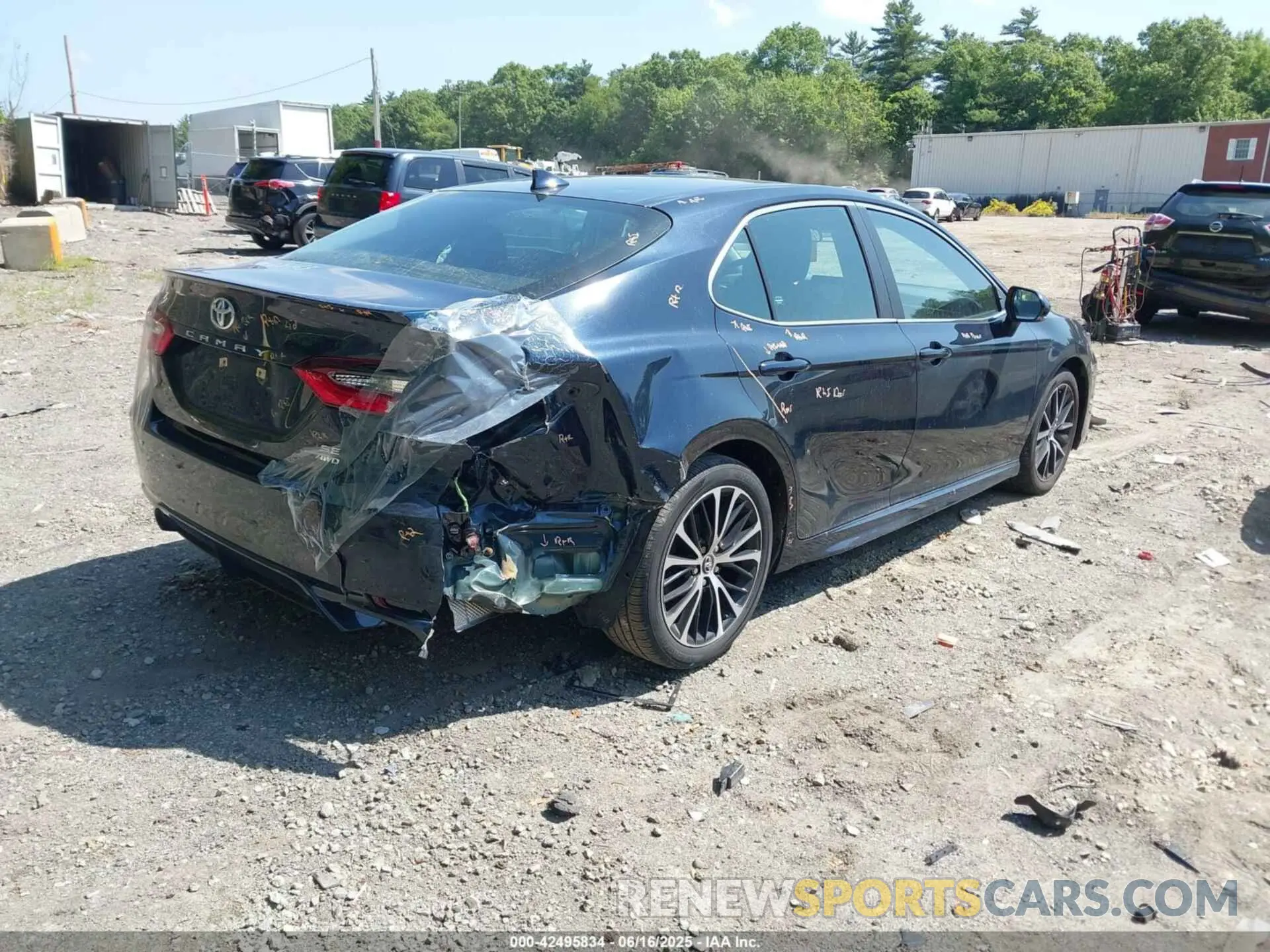 4 fotografías del automóvil dañado 4T1G11BK4MU042911 TOYOTA CAMRY 2021