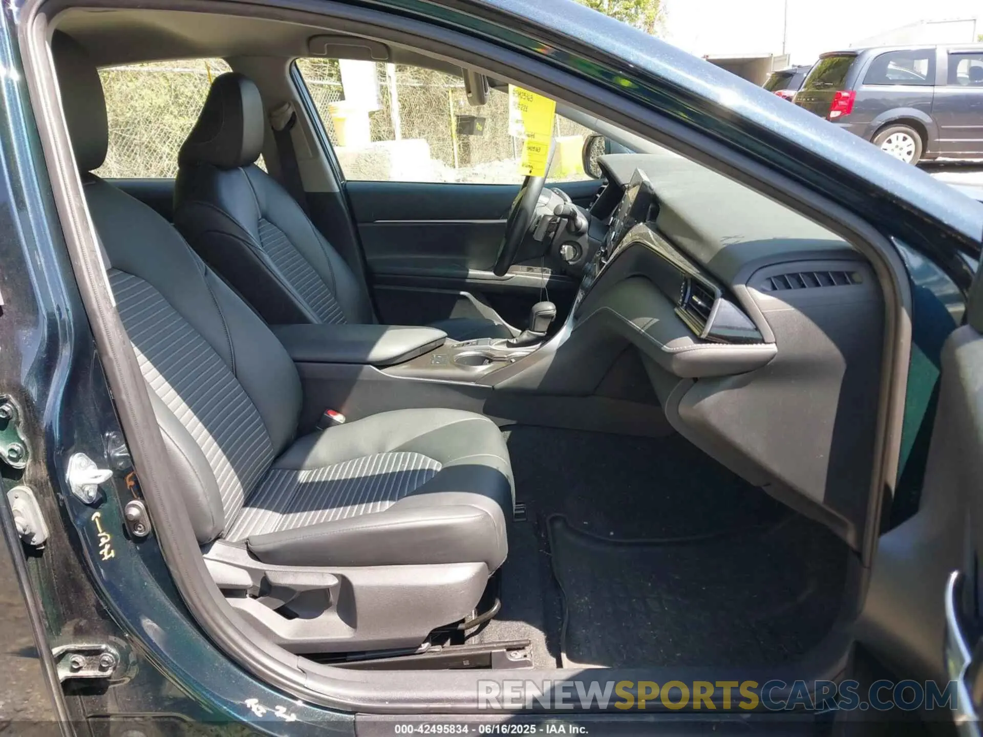5 fotografías del automóvil dañado 4T1G11BK4MU042911 TOYOTA CAMRY 2021