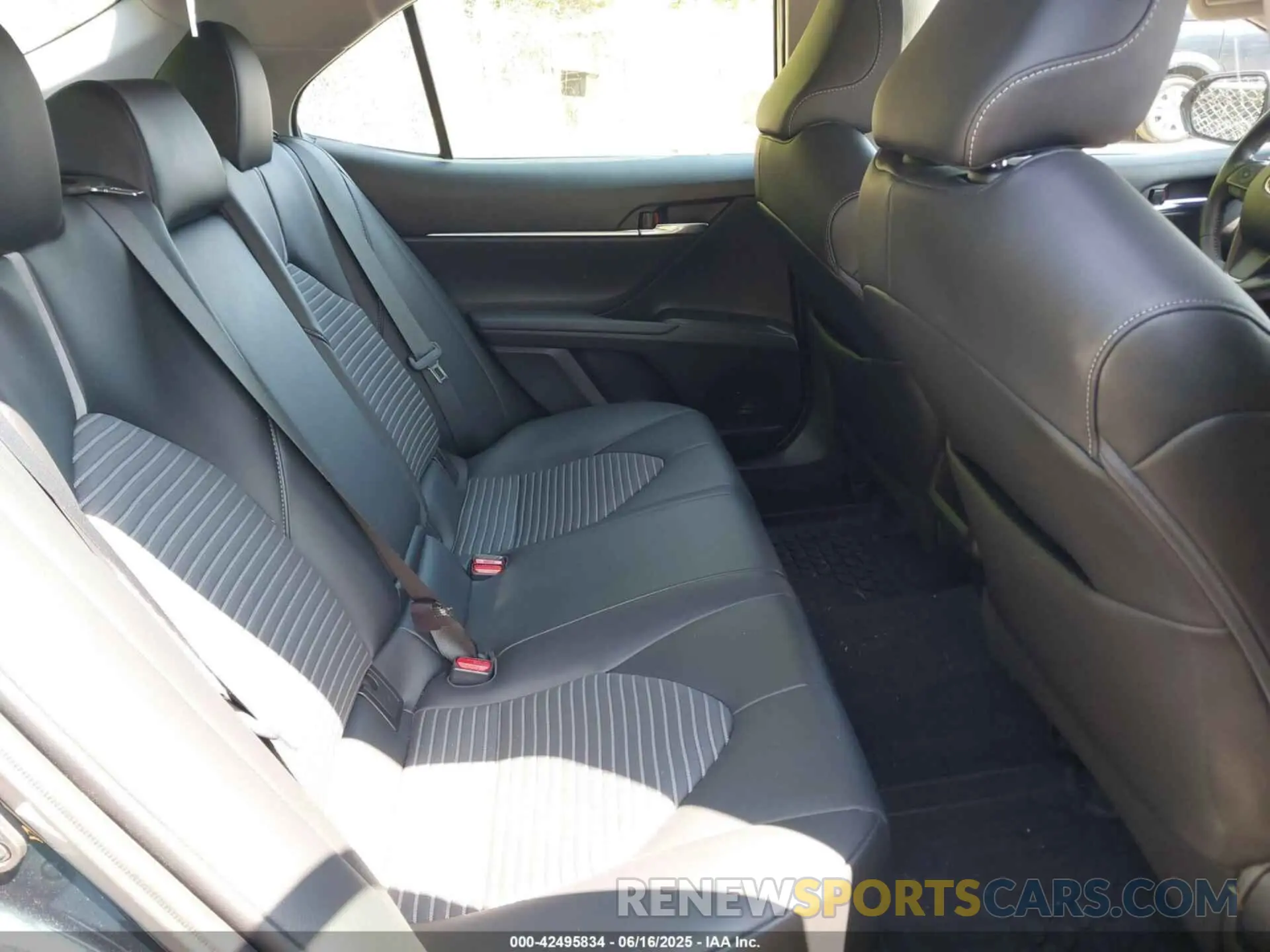 8 fotografías del automóvil dañado 4T1G11BK4MU042911 TOYOTA CAMRY 2021