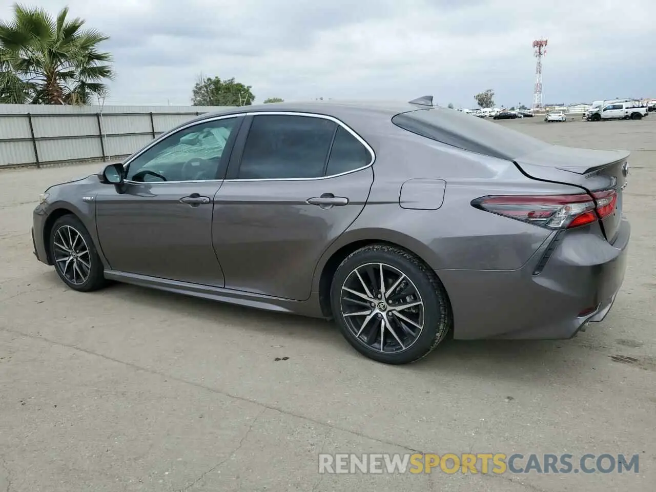 2 fotografías del automóvil dañado 4T1G31AK2MU555974 TOYOTA CAMRY 2021