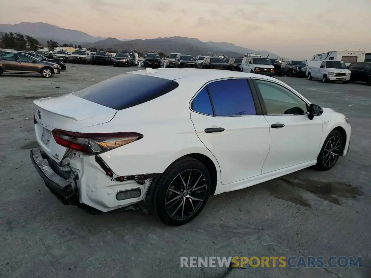 3 fotografías del automóvil dañado 4T1G31AK5MU031606 TOYOTA CAMRY 2021