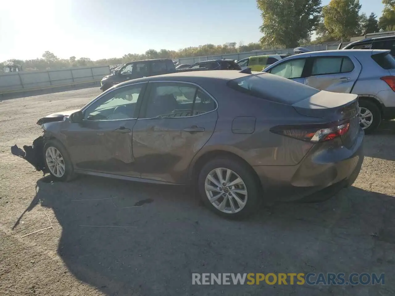 2 fotografías del automóvil dañado 4T1H11BK3MU038868 TOYOTA CAMRY 2021