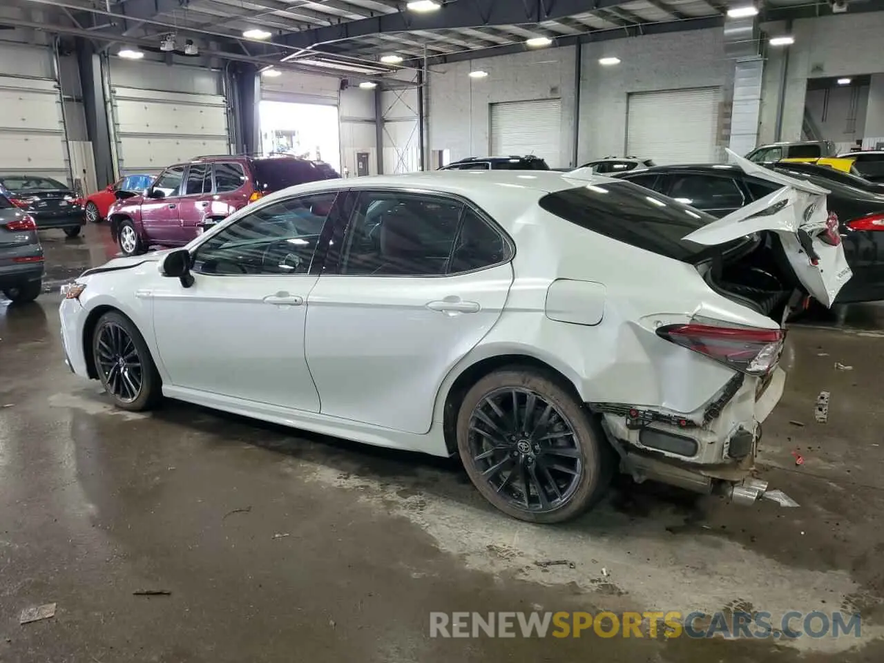 2 fotografías del automóvil dañado 4T1K31AK0MU030311 TOYOTA CAMRY 2021
