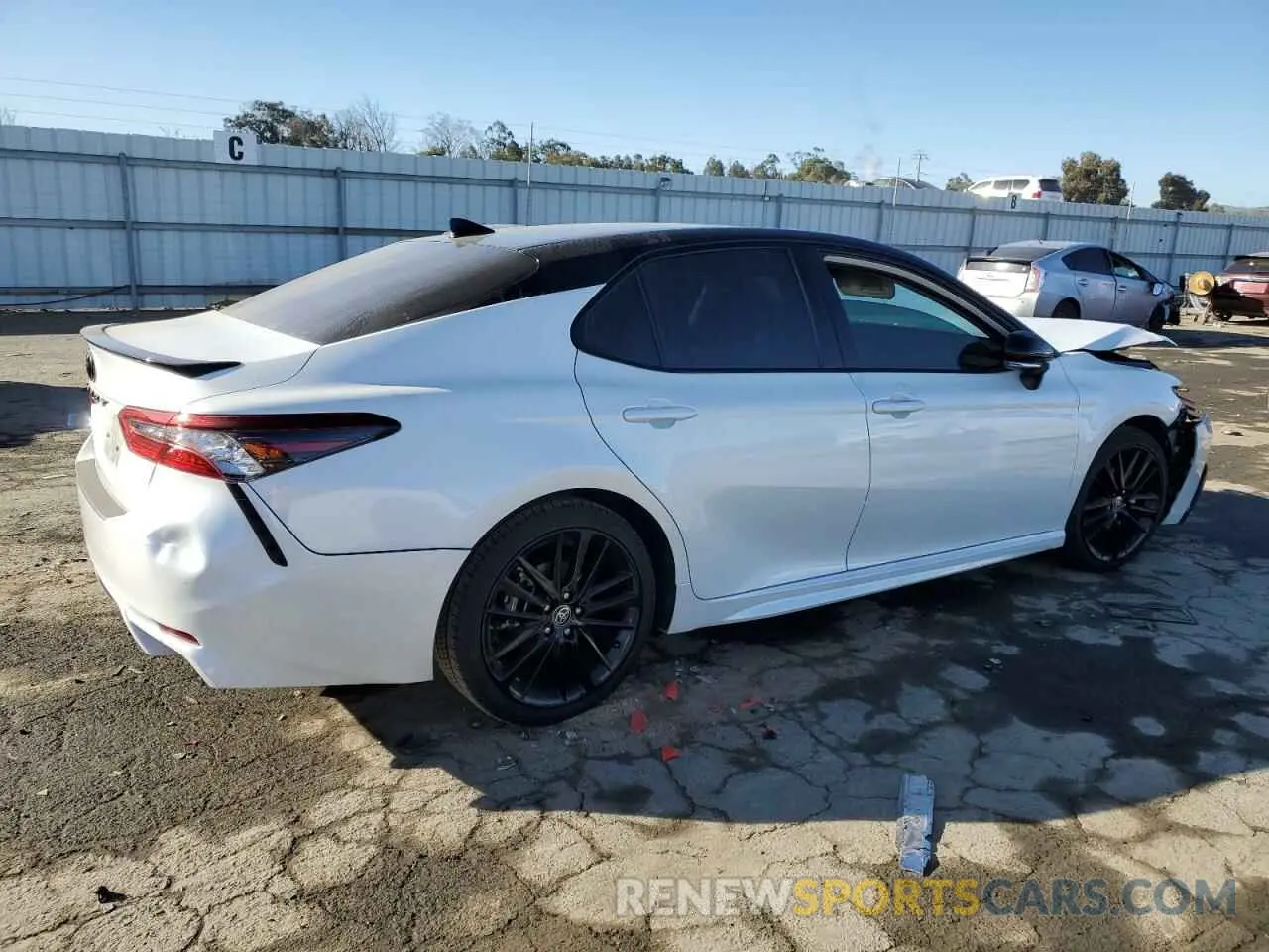 3 fotografías del automóvil dañado 4T1K31AK2MU030441 TOYOTA CAMRY 2021