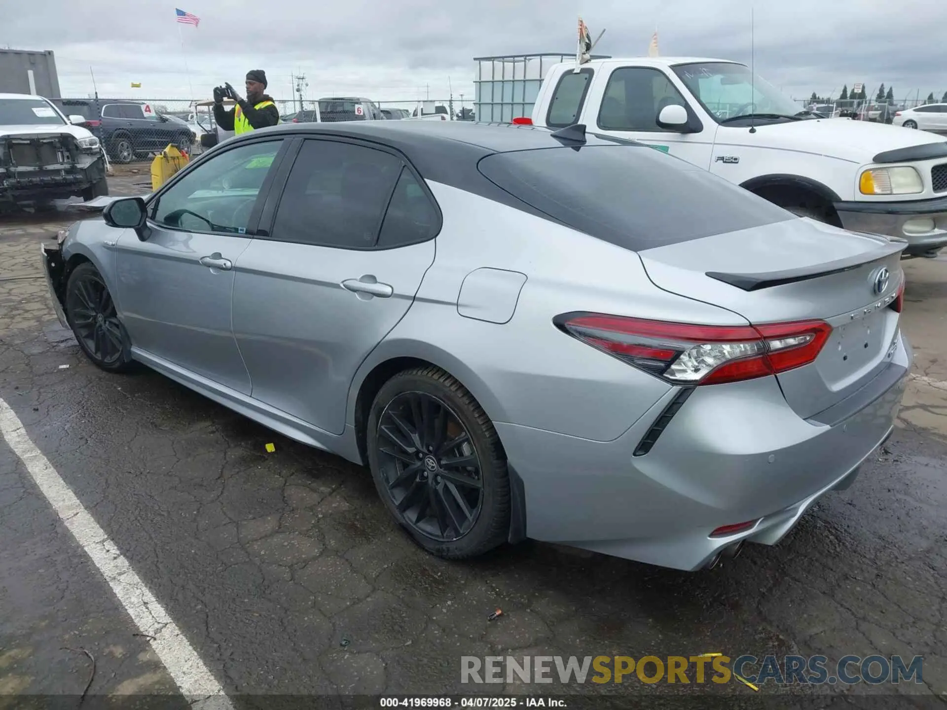 3 fotografías del automóvil dañado 4T1K31AK9MU020943 TOYOTA CAMRY 2021