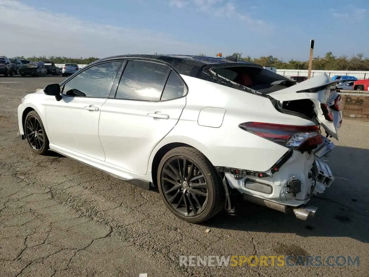 2 fotografías del automóvil dañado 4T1K61AK0MU451677 TOYOTA CAMRY 2021