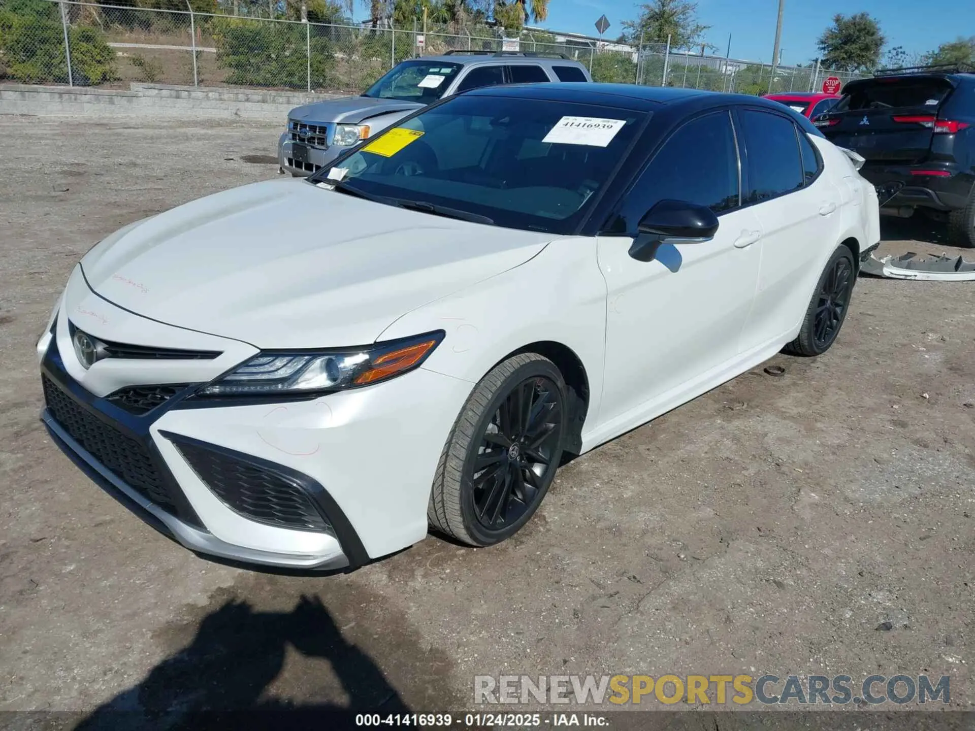 2 fotografías del automóvil dañado 4T1K61AK1MU479021 TOYOTA CAMRY 2021