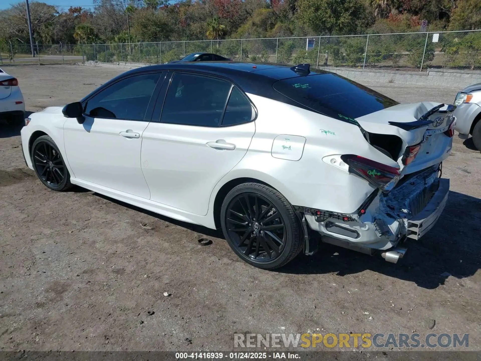 3 fotografías del automóvil dañado 4T1K61AK1MU479021 TOYOTA CAMRY 2021
