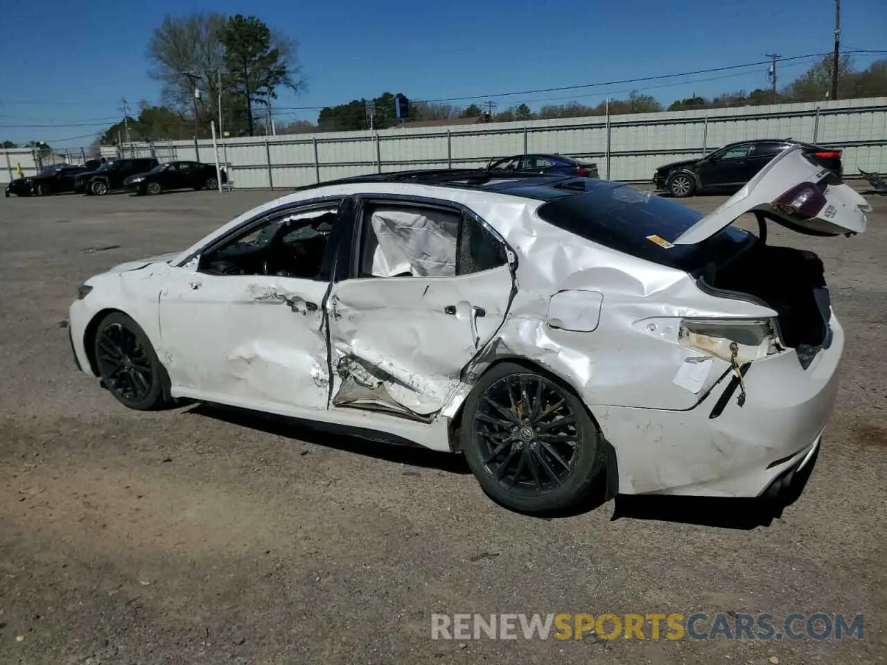 2 fotografías del automóvil dañado 4T1K61AK2MU520711 TOYOTA CAMRY 2021