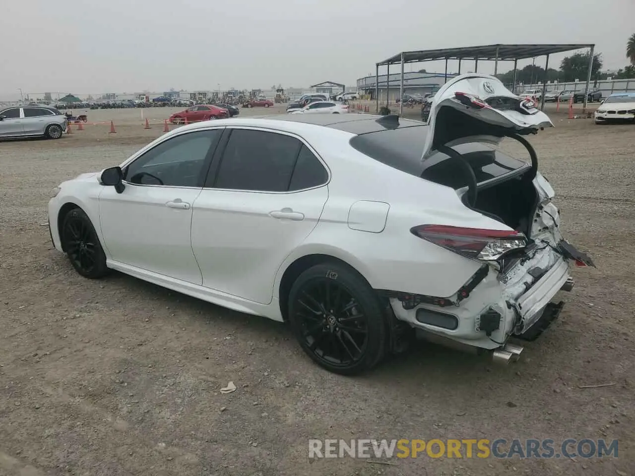2 fotografías del automóvil dañado 4T1K61AK2MU585512 TOYOTA CAMRY 2021