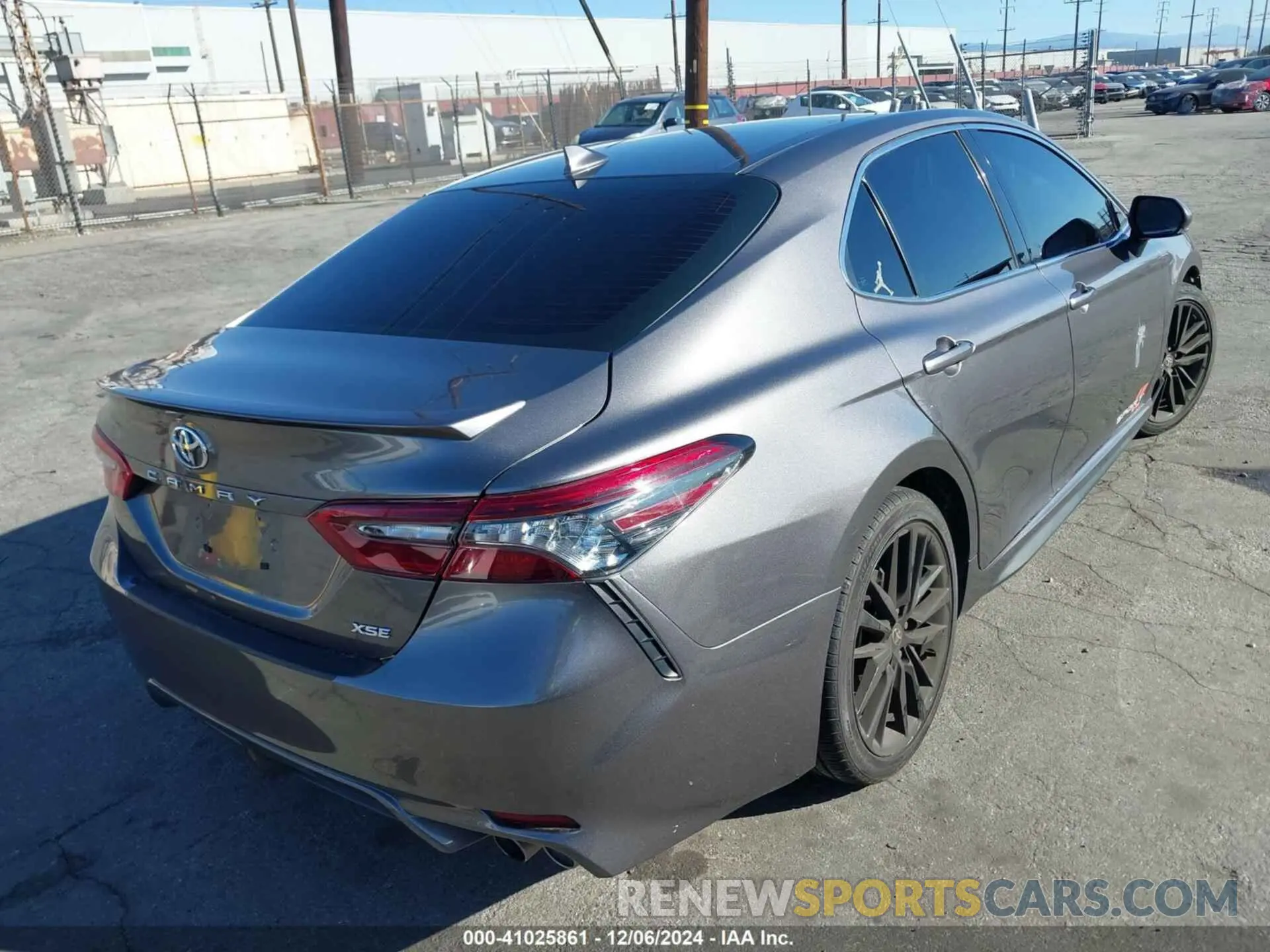 4 fotografías del automóvil dañado 4T1K61AK3MU512455 TOYOTA CAMRY 2021